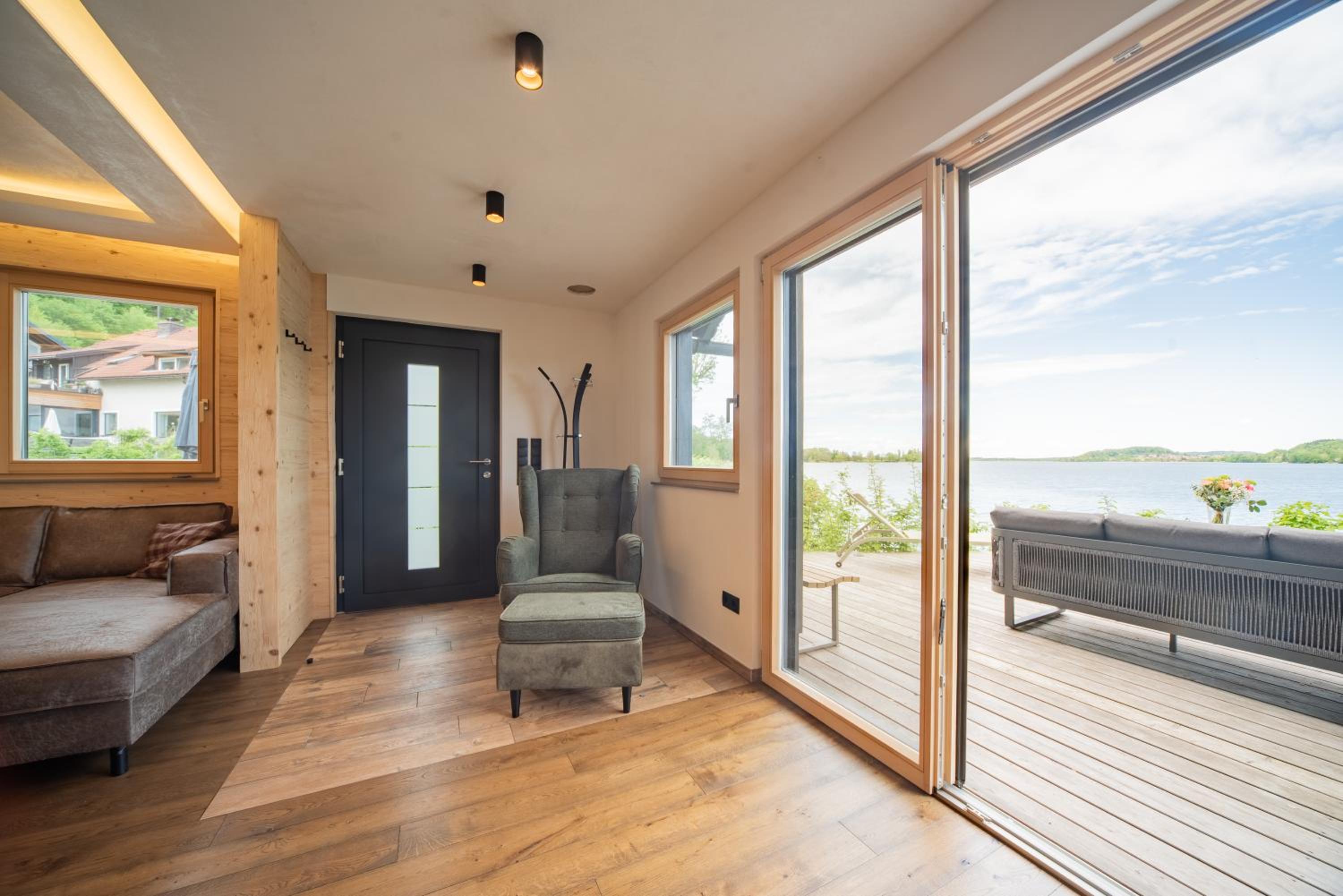 Exklusives Seehaus LAKEHOUSE in Bestlage mit privaten Sandstrand und eigenem Boot und SUP