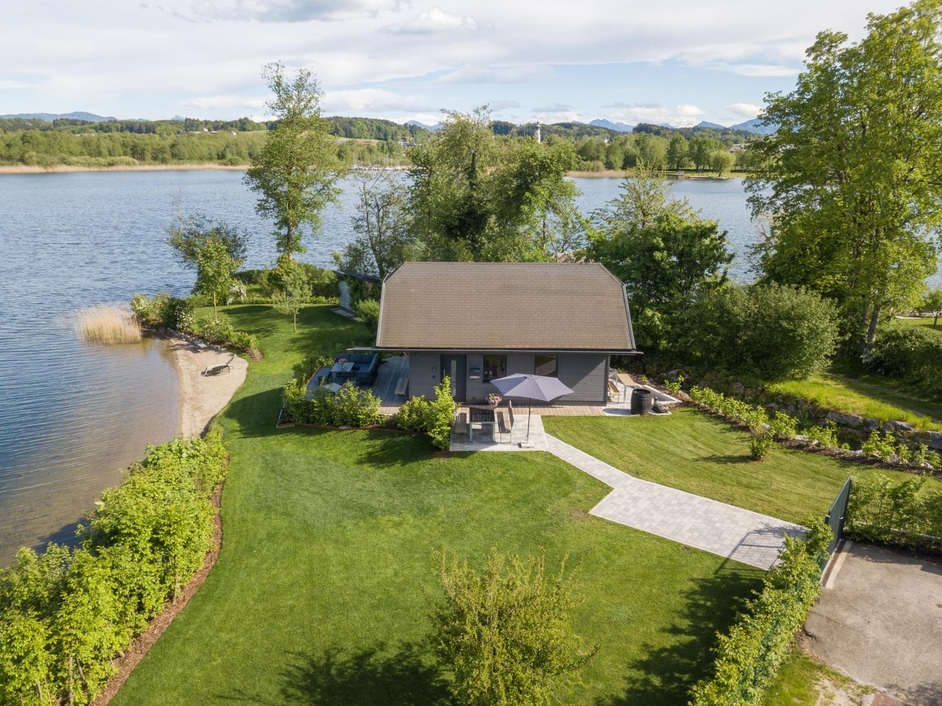 Exklusives Seehaus LAKEHOUSE in Bestlage mit privaten Sandstrand und eigenem Boot und SUP