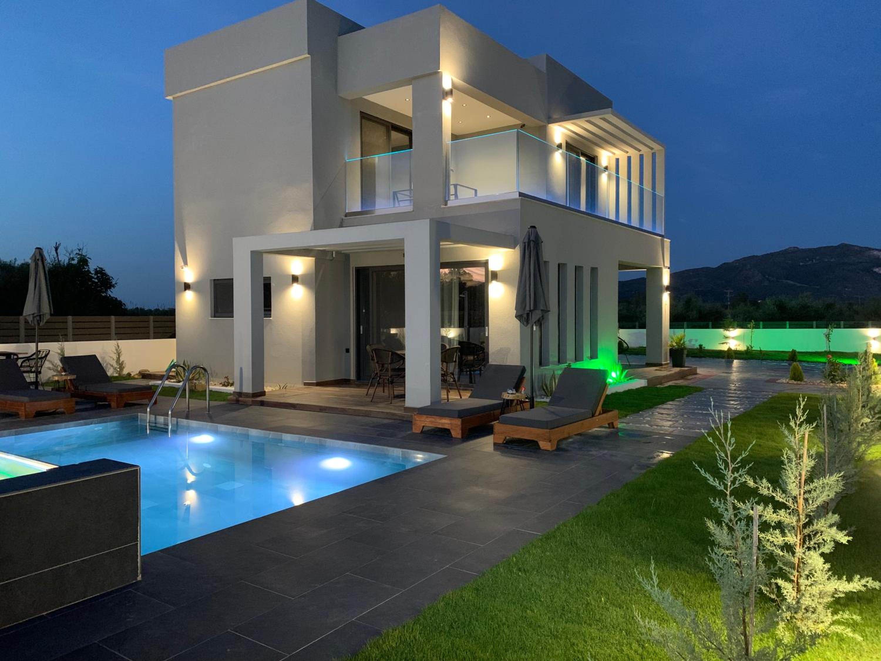 Mamica Luxury Villa view 3