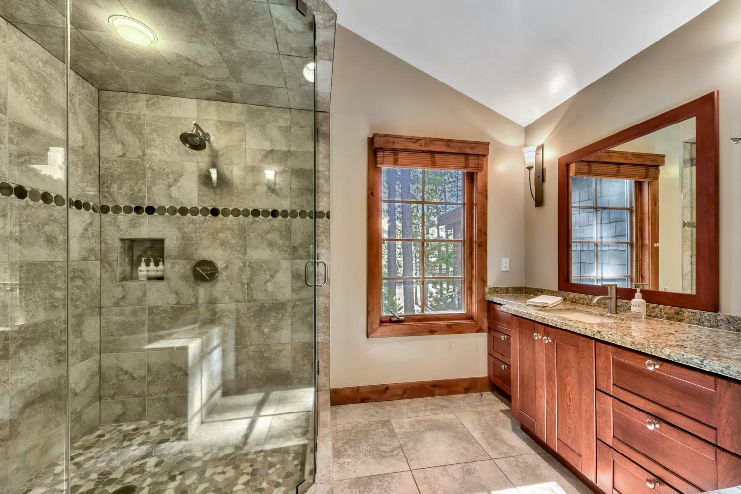 Lake Tahoe Vacations - Sierra Shores Four - Lakefront Vistas - Property Image 2