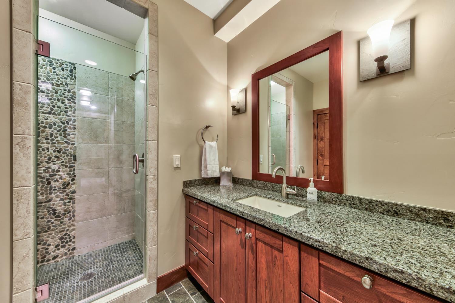 Lake Tahoe Vacations - Sierra Shores Four - Lakefront Vistas - Property Image 4