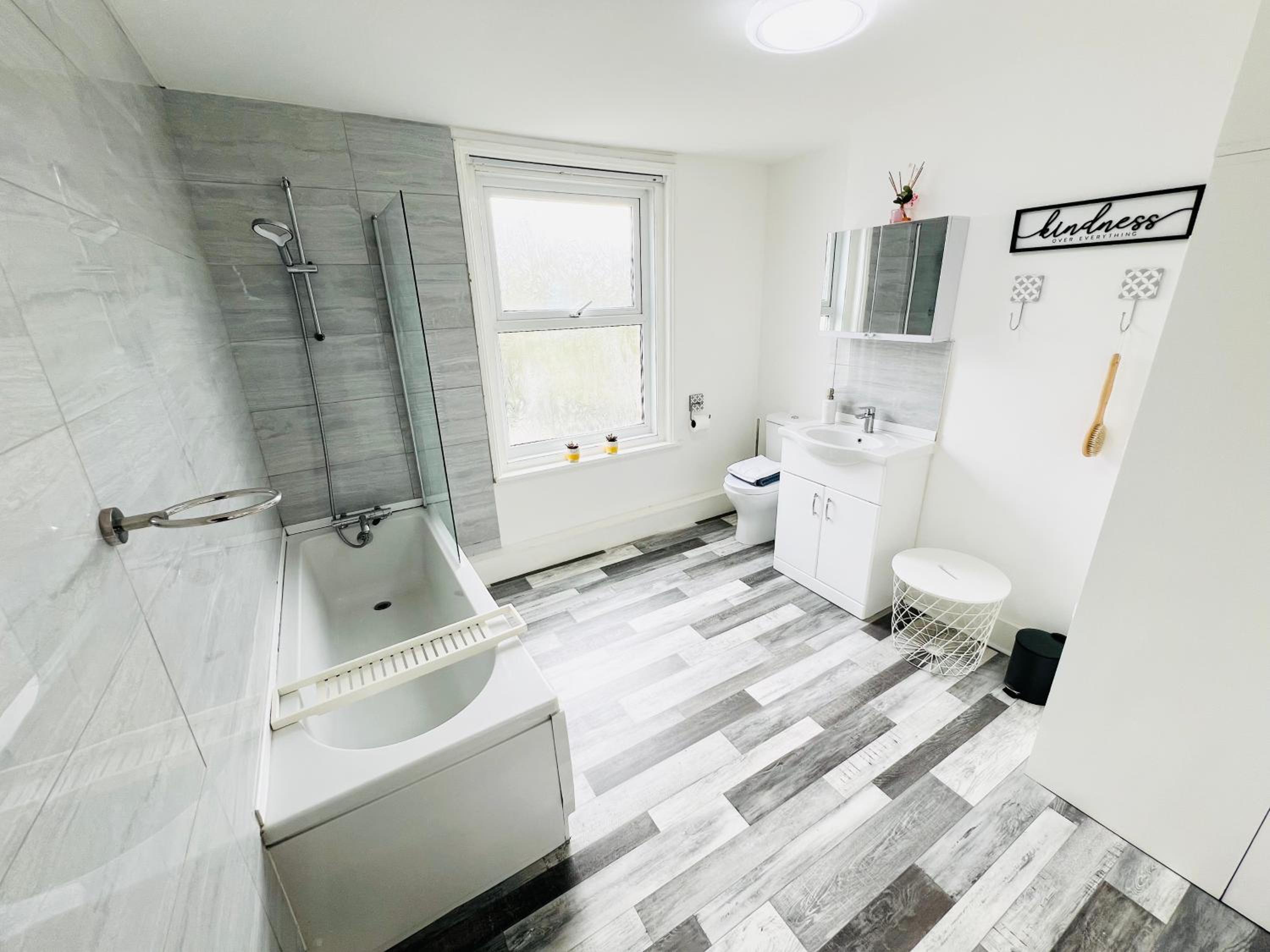 Sunrise Bay 3 Bedroom House AR20 Sandown Isle of Wight view 5