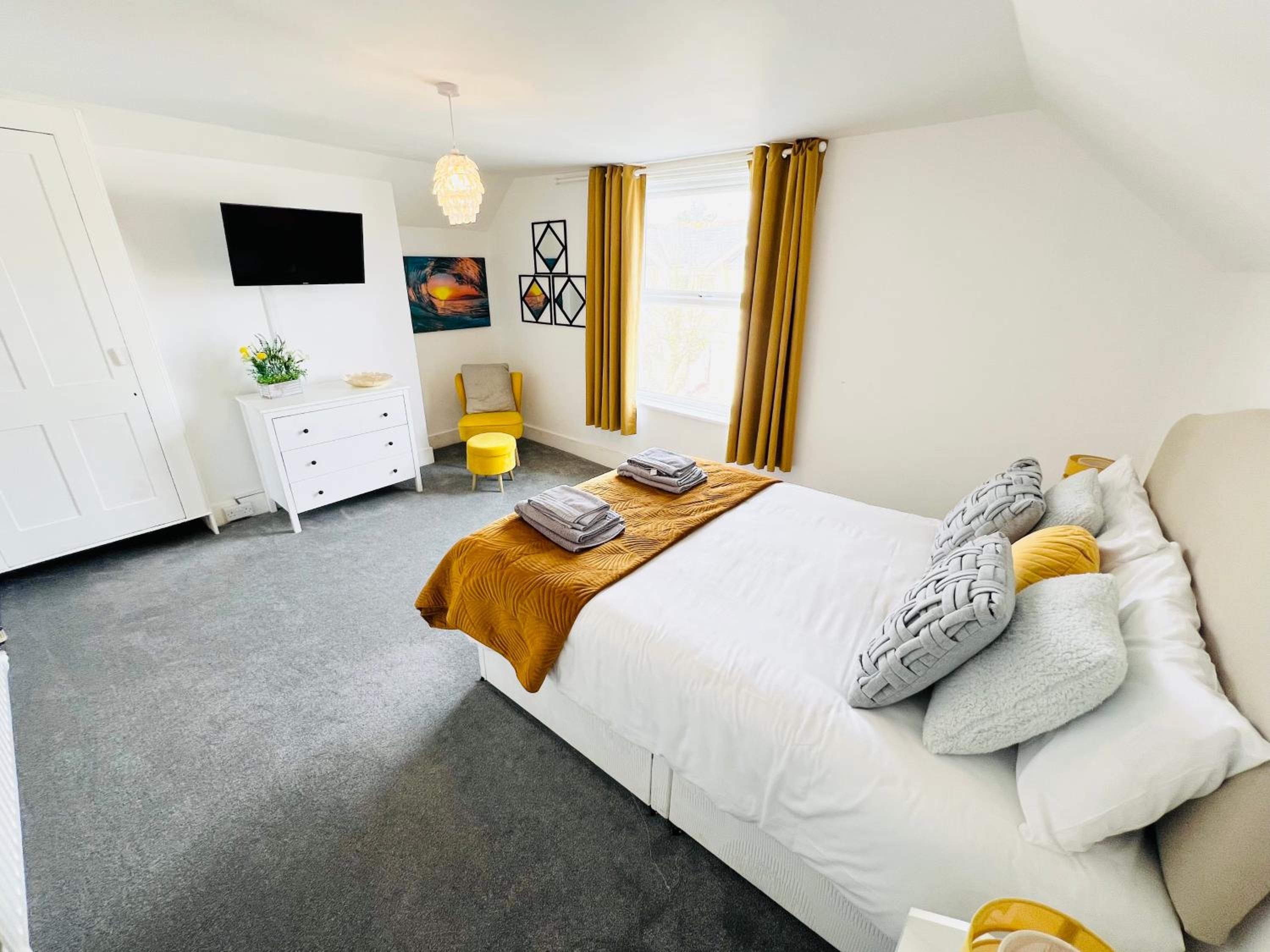 Sunrise Bay 3 Bedroom House AR20 Sandown Isle of Wight view 2