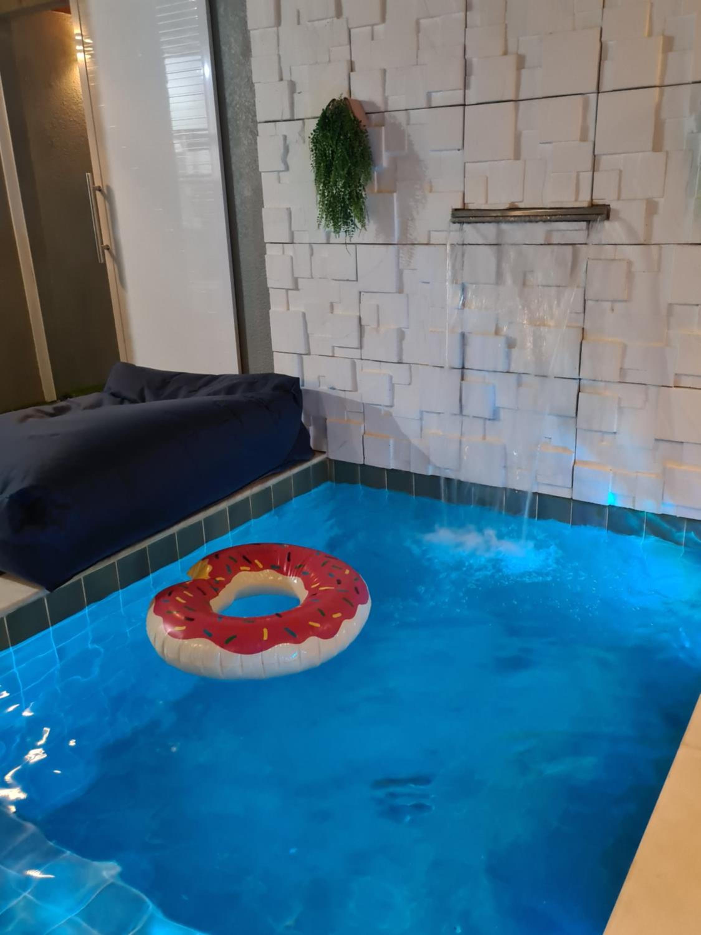 Villa Beija-Flor2: Suíte alexa e piscina privativa