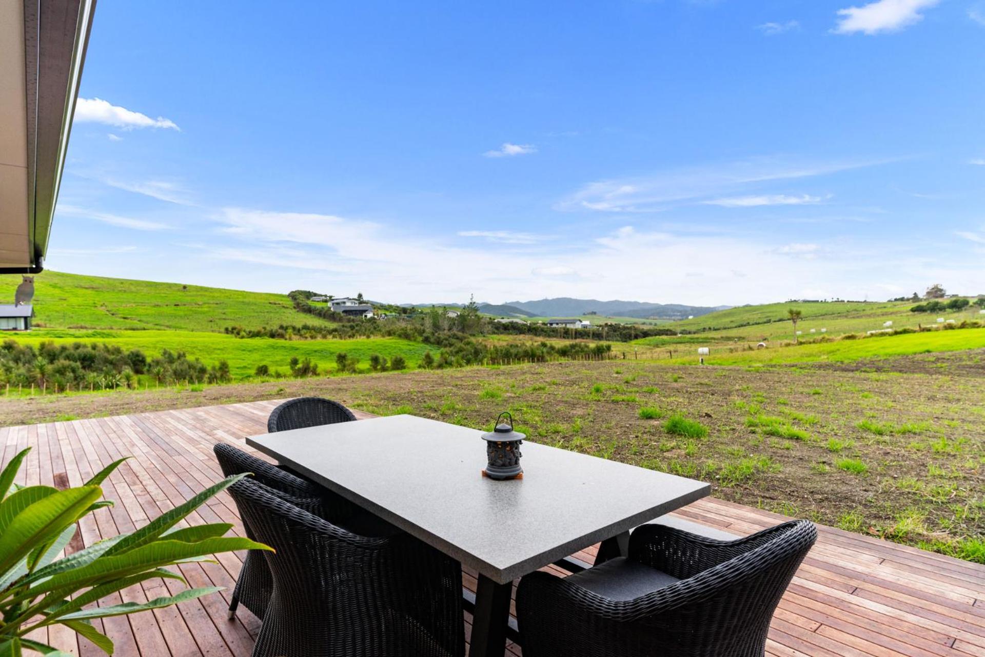 Rural Mangawhai - Hakaru Holiday Home view 2