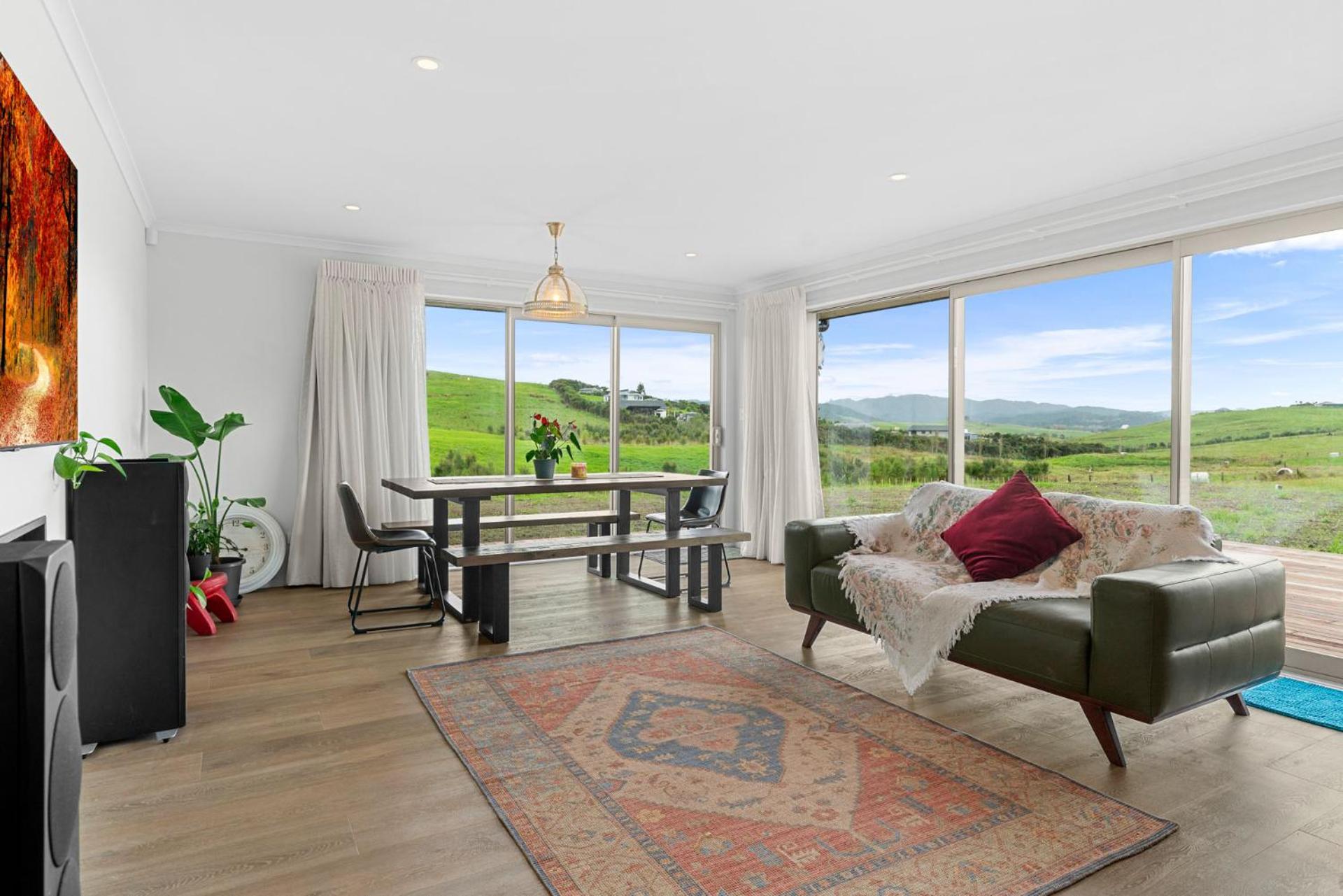 Rural Mangawhai - Hakaru Holiday Home view 5