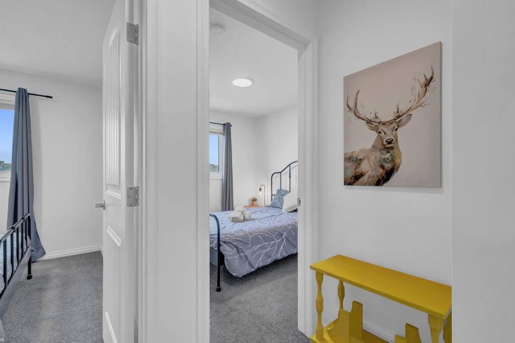 LovelyHome-Foosball-NearAirport-5 Queen Beds -Air conditioning