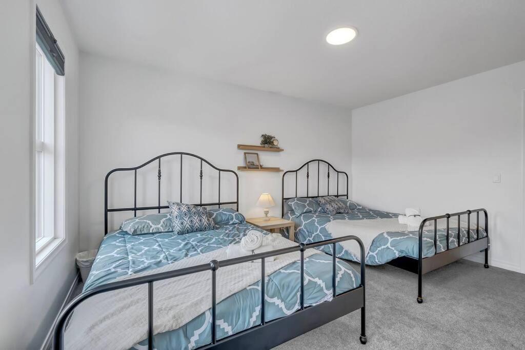 LovelyHome-Foosball-NearAirport-5 Queen Beds -Air conditioning
