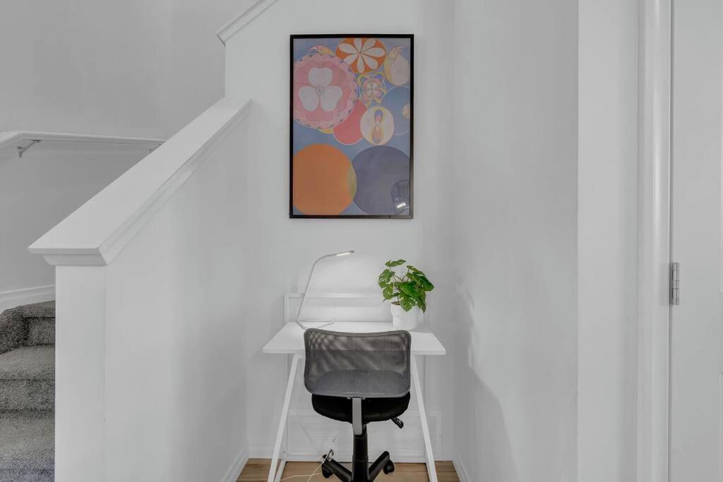 LovelyHome-Foosball-NearAirport-5 Queen Beds -Air conditioning