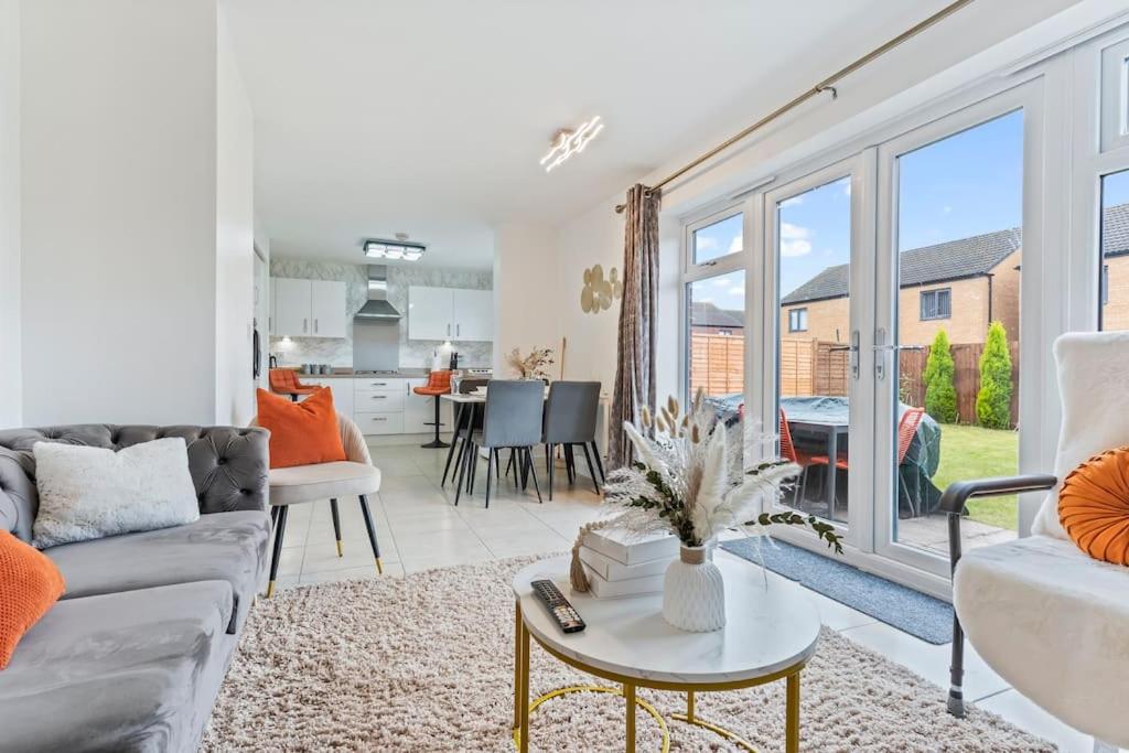 Luxury Modern House - 8 mins to NEC, Airport view 4