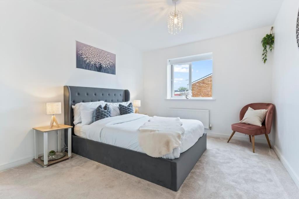 Luxury Modern House - 8 mins to NEC, Airport view 5