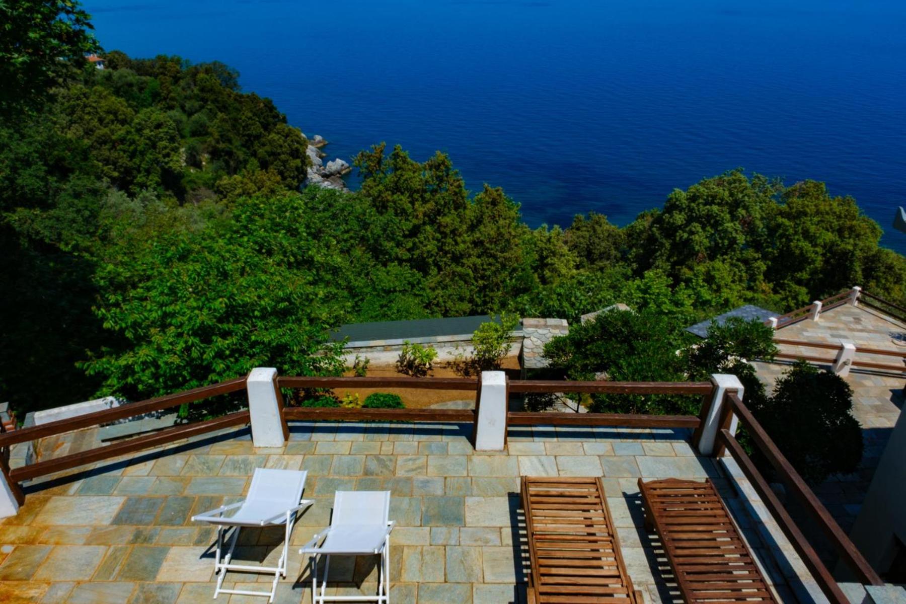 Hideaway in Damouchari with private access to sea ANNA's HORIZON