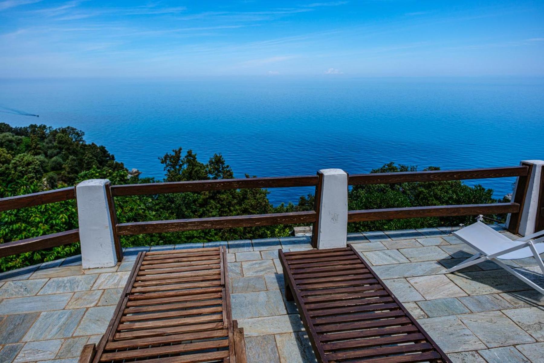 Hideaway in Damouchari with private access to sea ANNA's HORIZON