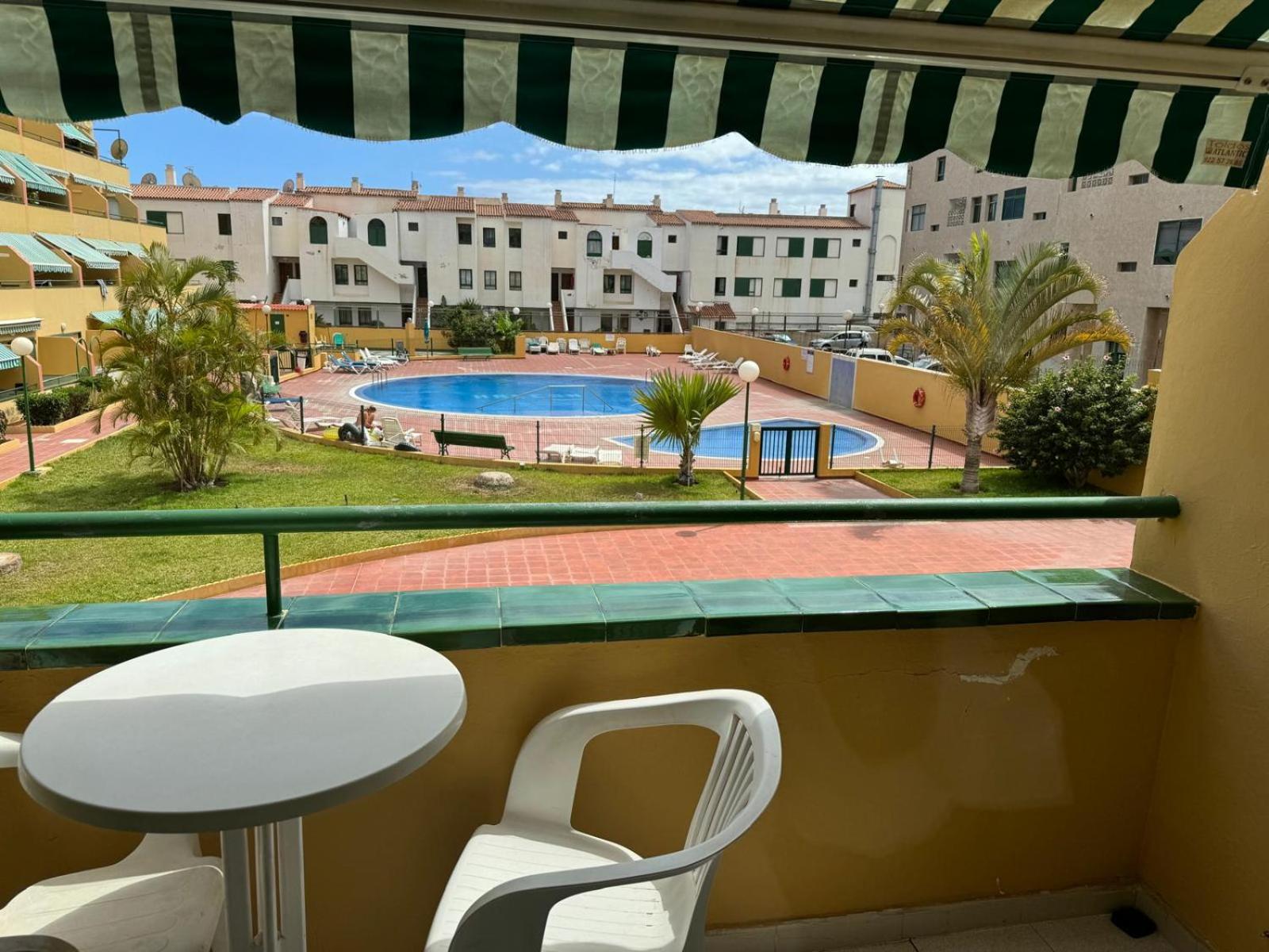 Orange Paradise Apartment