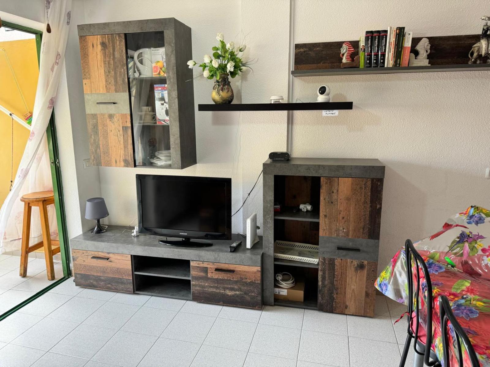 Orange Paradise Apartment