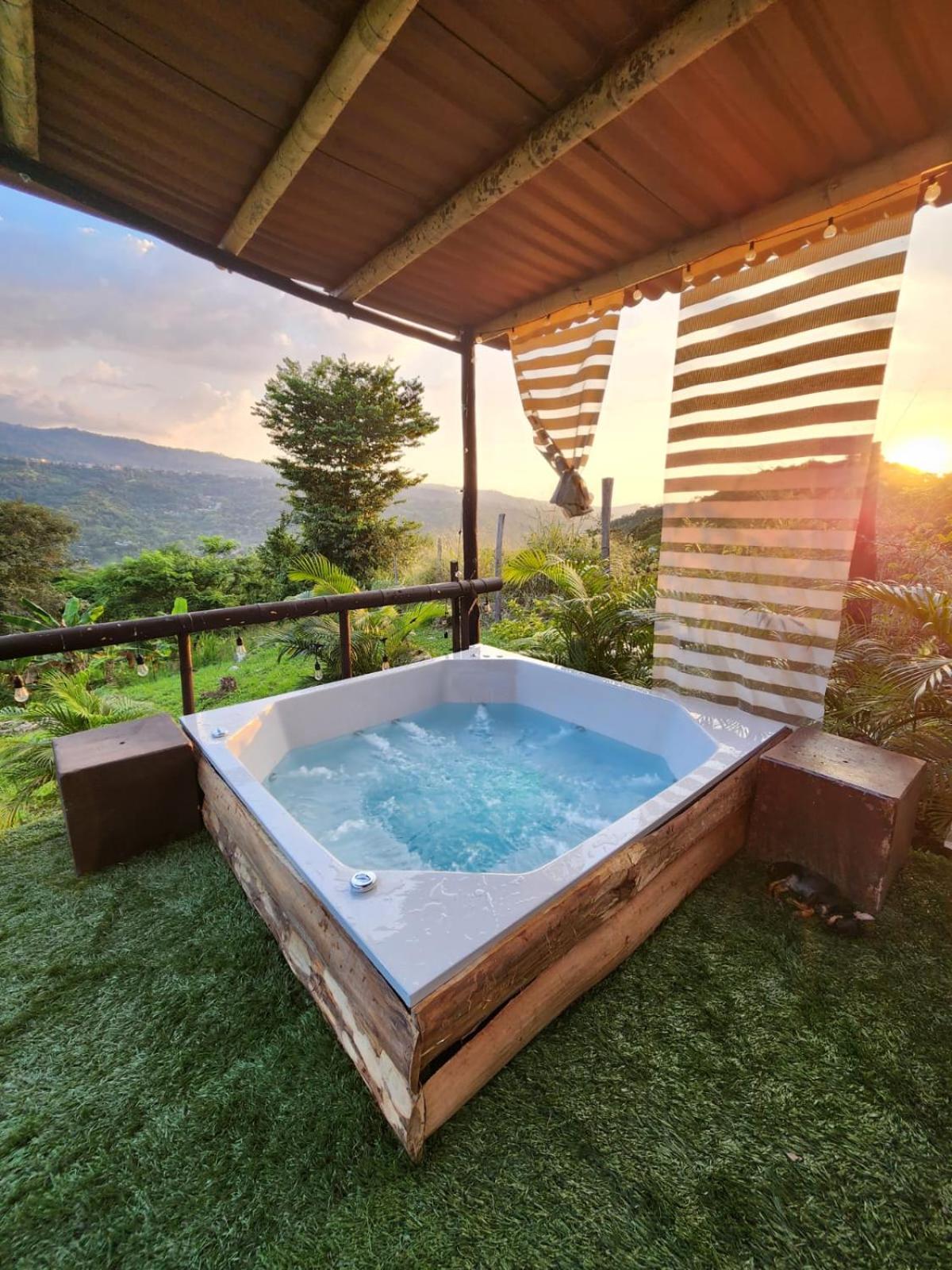 Posada Turistica Rural y Glamping Altos del Dorado La Mesa