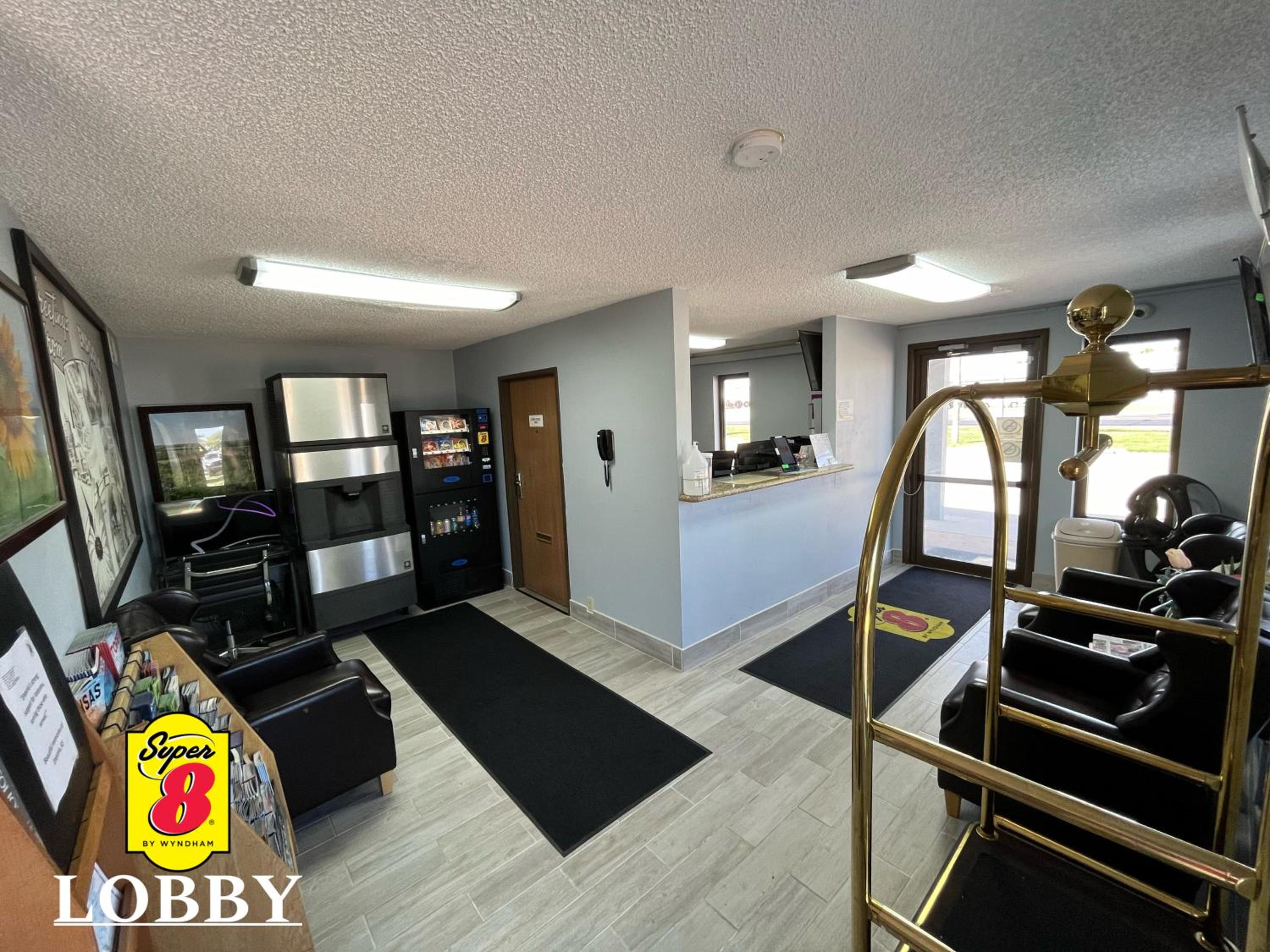 Emporia Vacations - Super 8 by Wyndham Emporia - Property Image 23