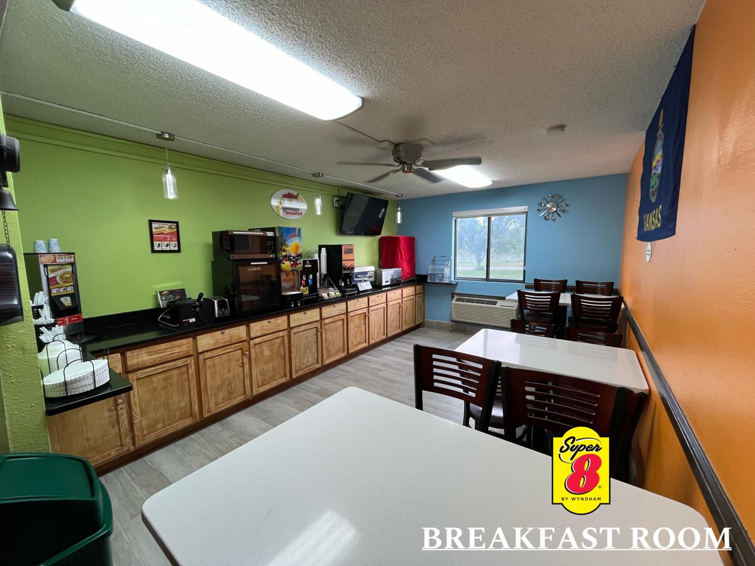 Emporia Vacations - Super 8 by Wyndham Emporia - Property Image 44