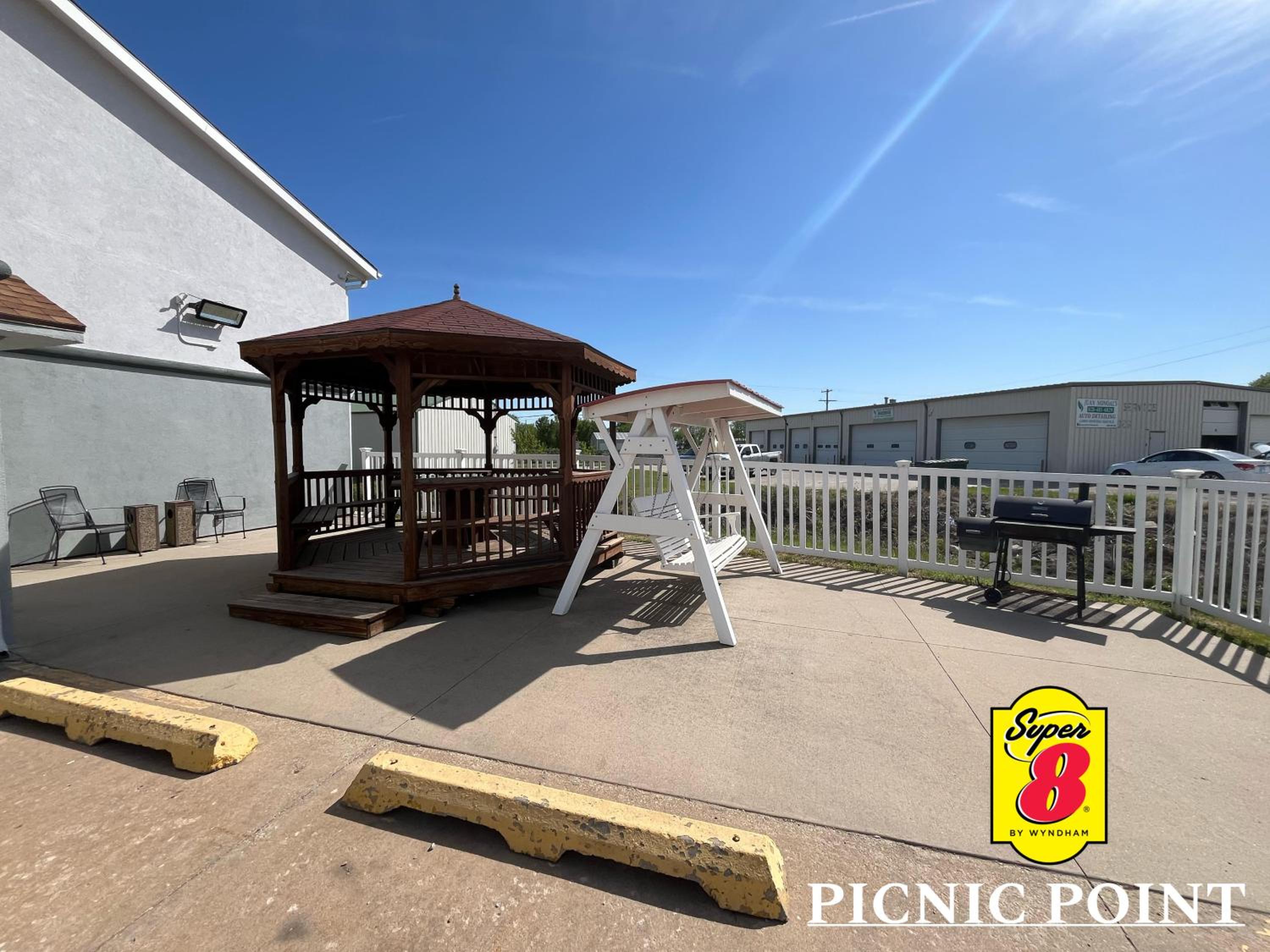 Emporia Vacations - Super 8 by Wyndham Emporia - Property Image 38