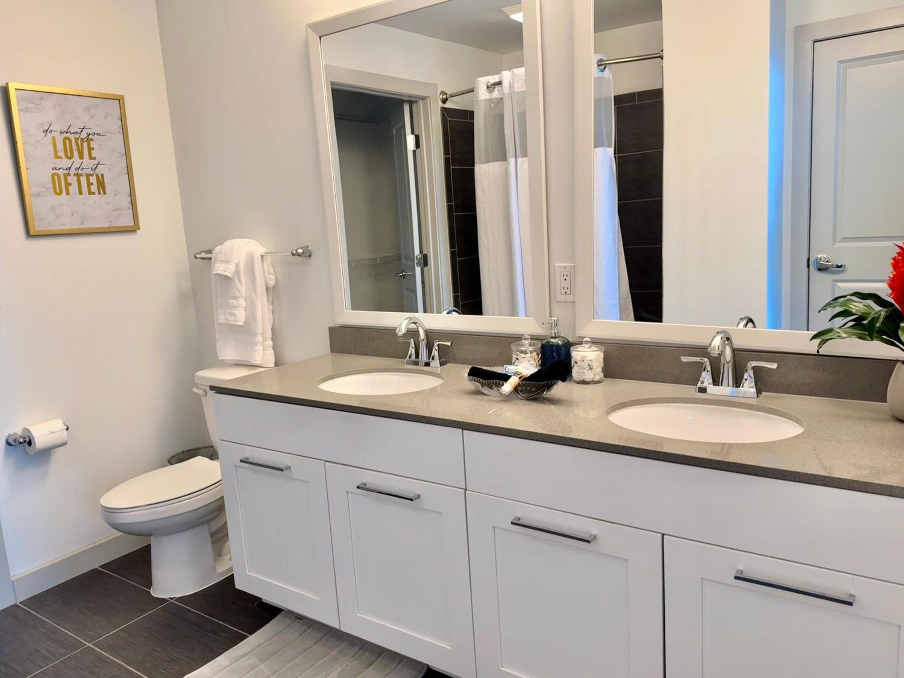 Atlanta Vacations - Ruby Getaway-Highrise, Balcony, Year-round Pool, City View! - Property Image 7