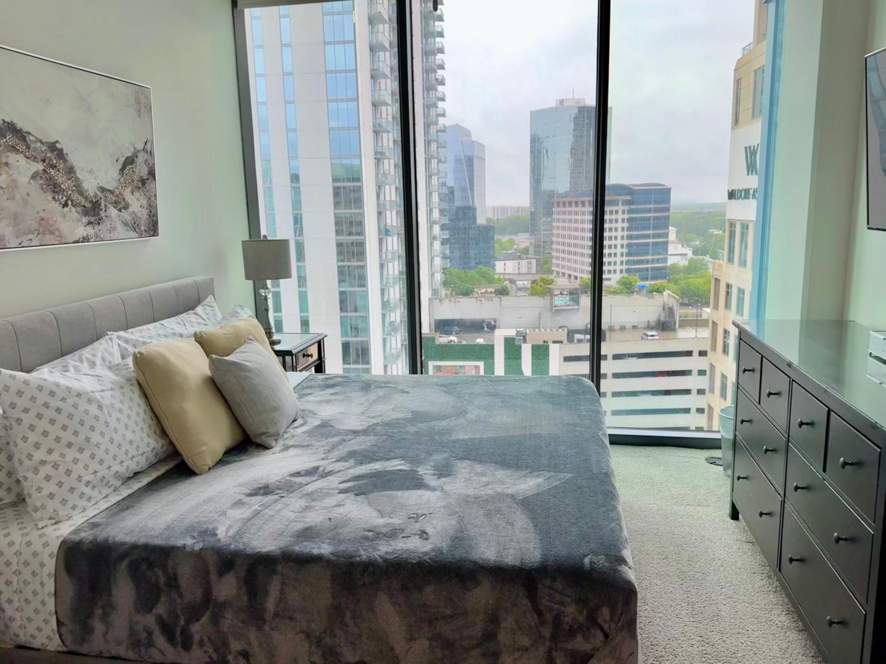 Atlanta Vacations - Ruby Getaway-Highrise, Balcony, Year-round Pool, City View! - Property Image 11