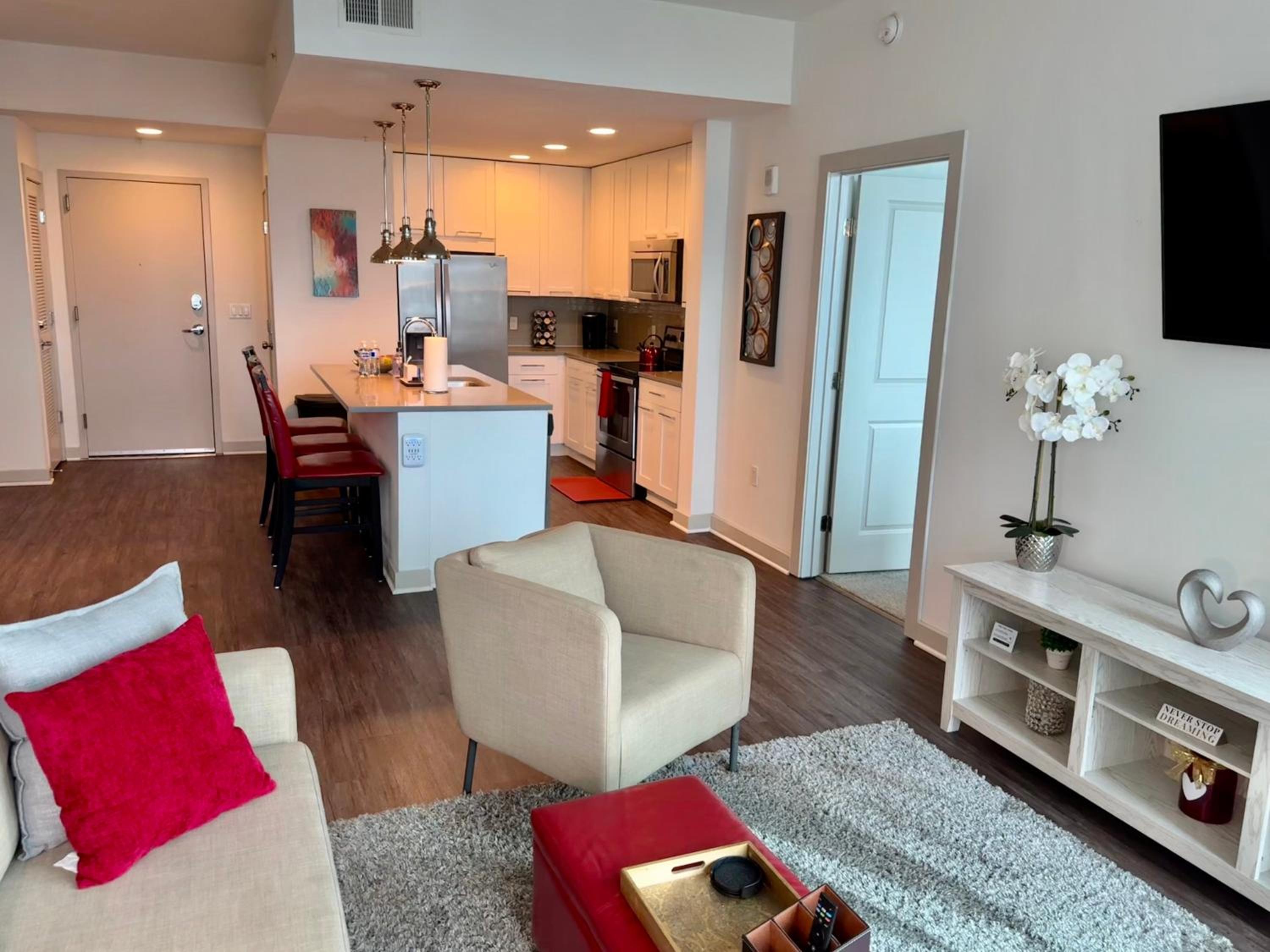 Atlanta Vacations - Ruby Getaway-Highrise, Balcony, Year-round Pool, City View! - Property Image 4