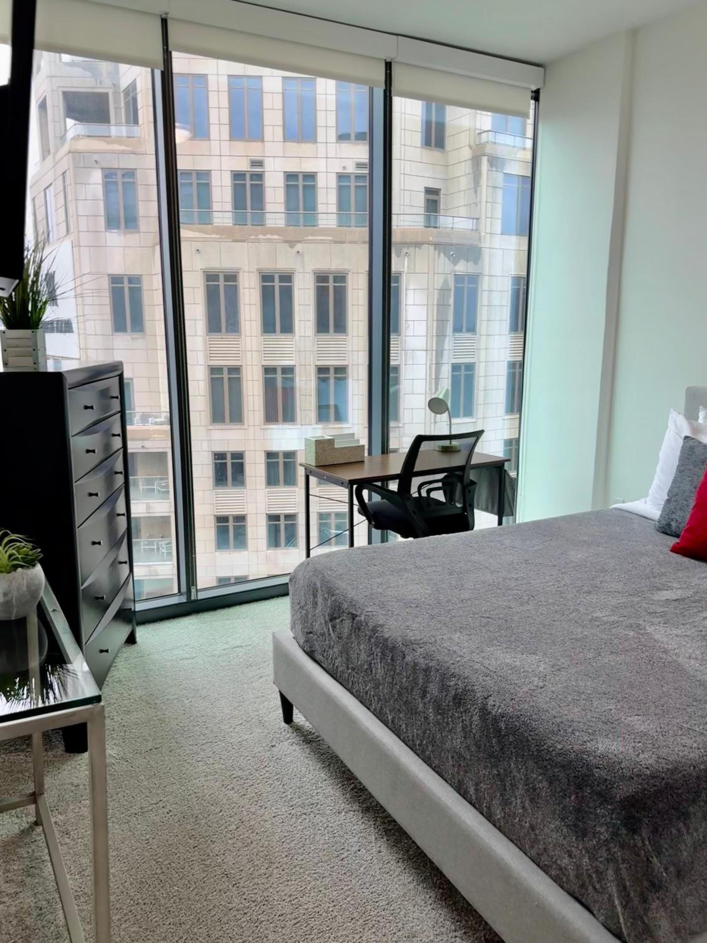 Atlanta Vacations - Ruby Getaway-Highrise, Balcony, Year-round Pool, City View! - Property Image 6