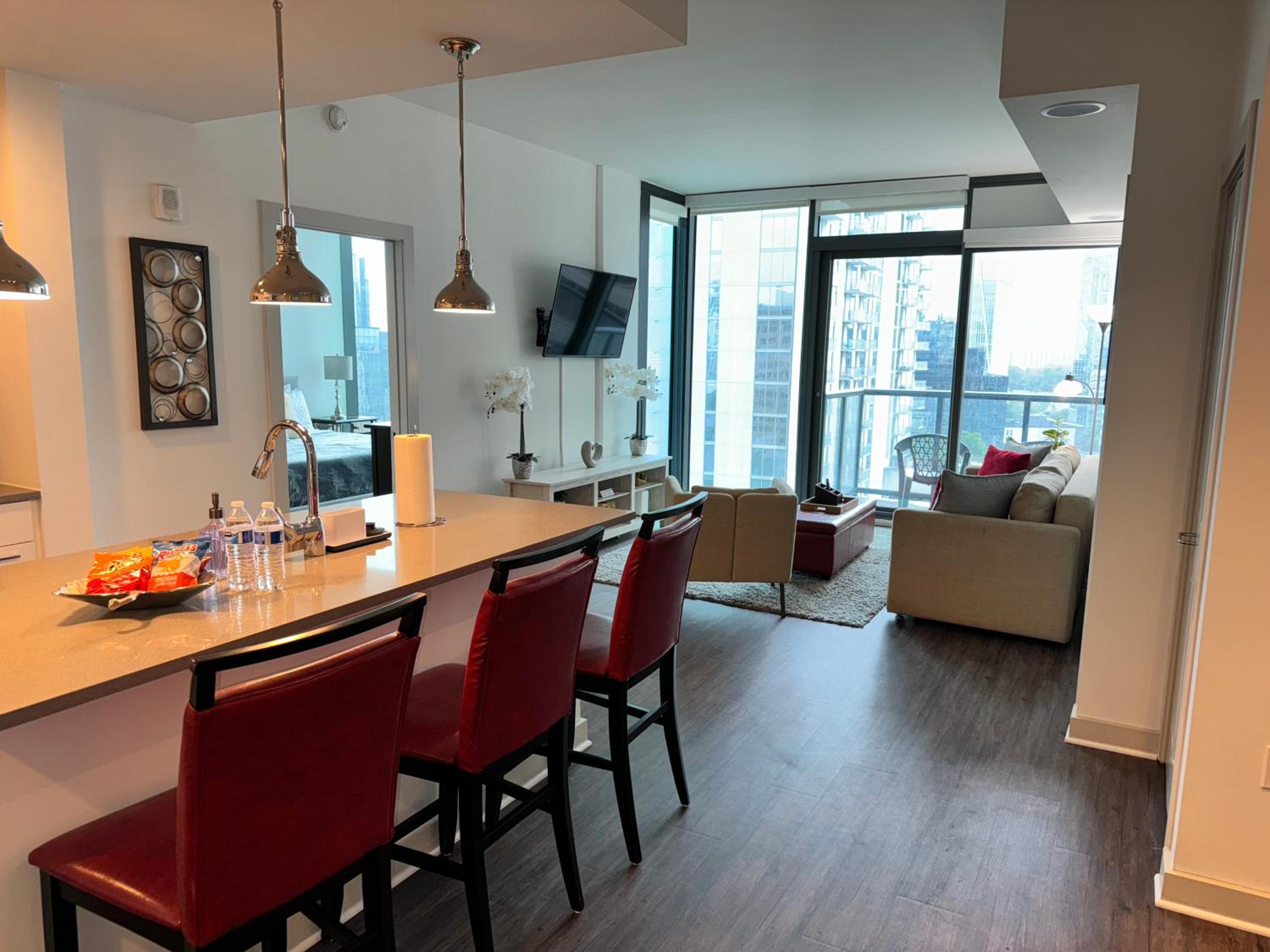 Atlanta Vacations - Ruby Getaway-Highrise, Balcony, Year-round Pool, City View! - Property Image 14