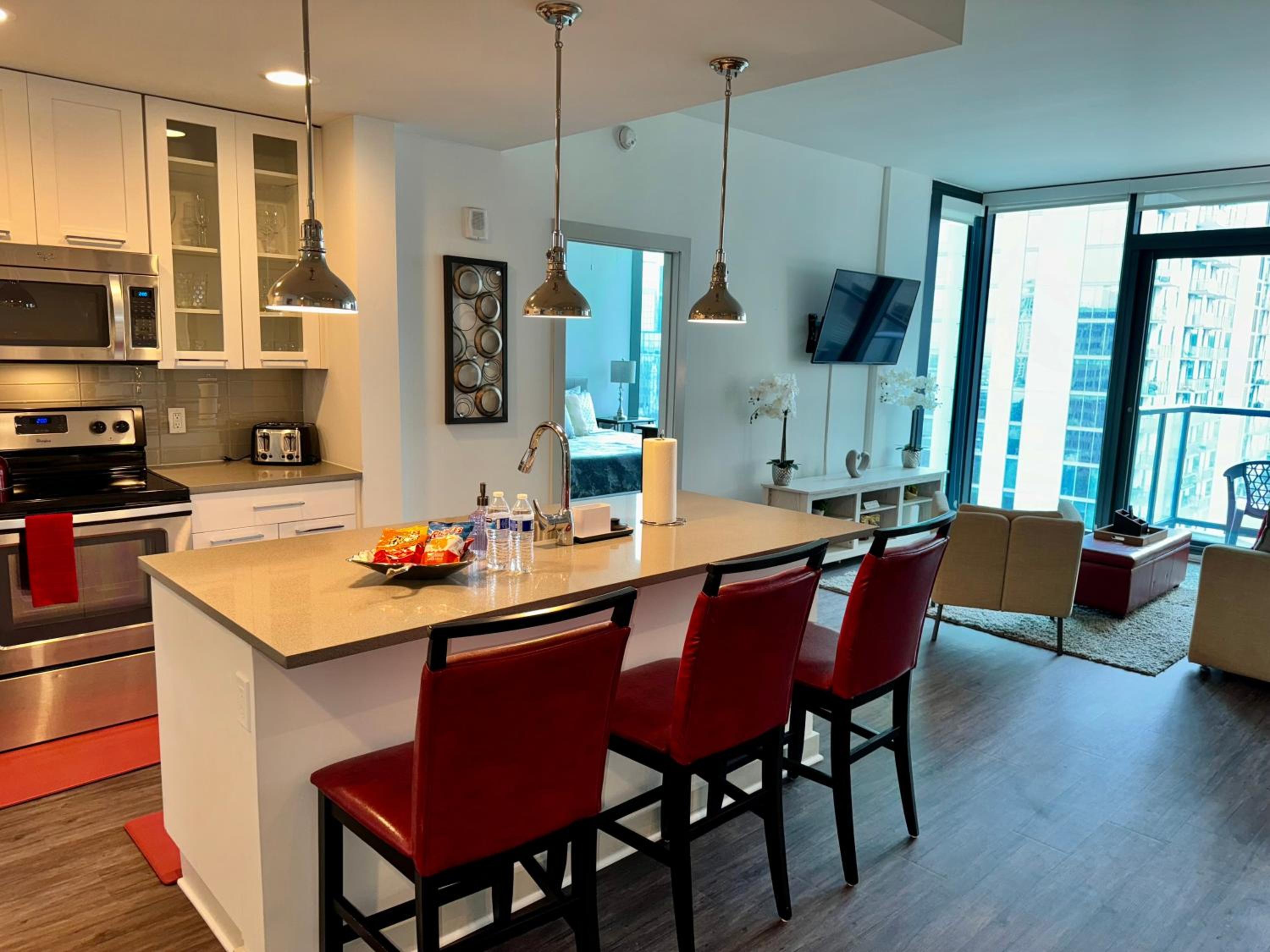 Atlanta Vacations - Ruby Getaway-Highrise, Balcony, Year-round Pool, City View! - Property Image 16