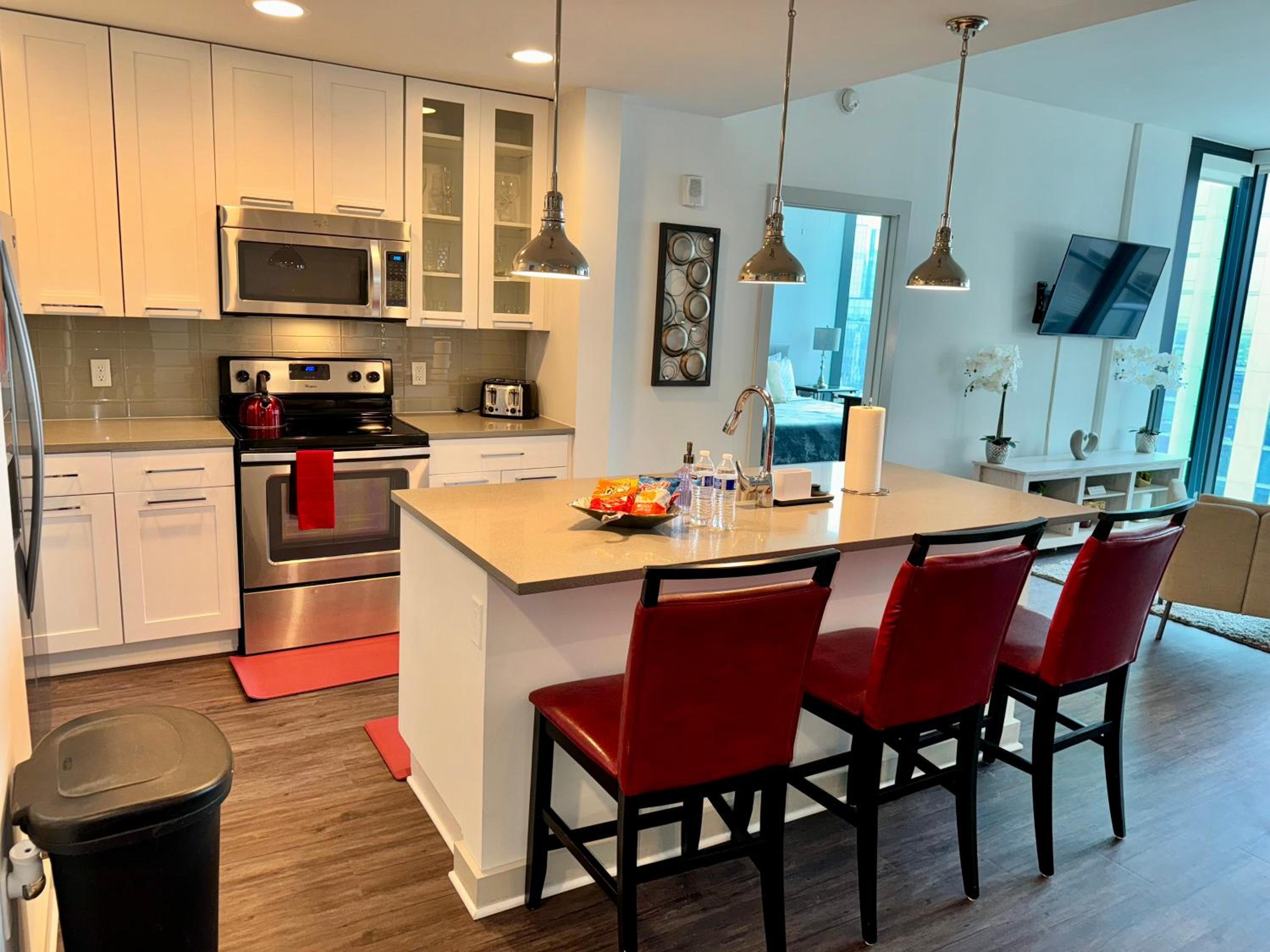 Atlanta Vacations - Ruby Getaway-Highrise, Balcony, Year-round Pool, City View! - Property Image 24