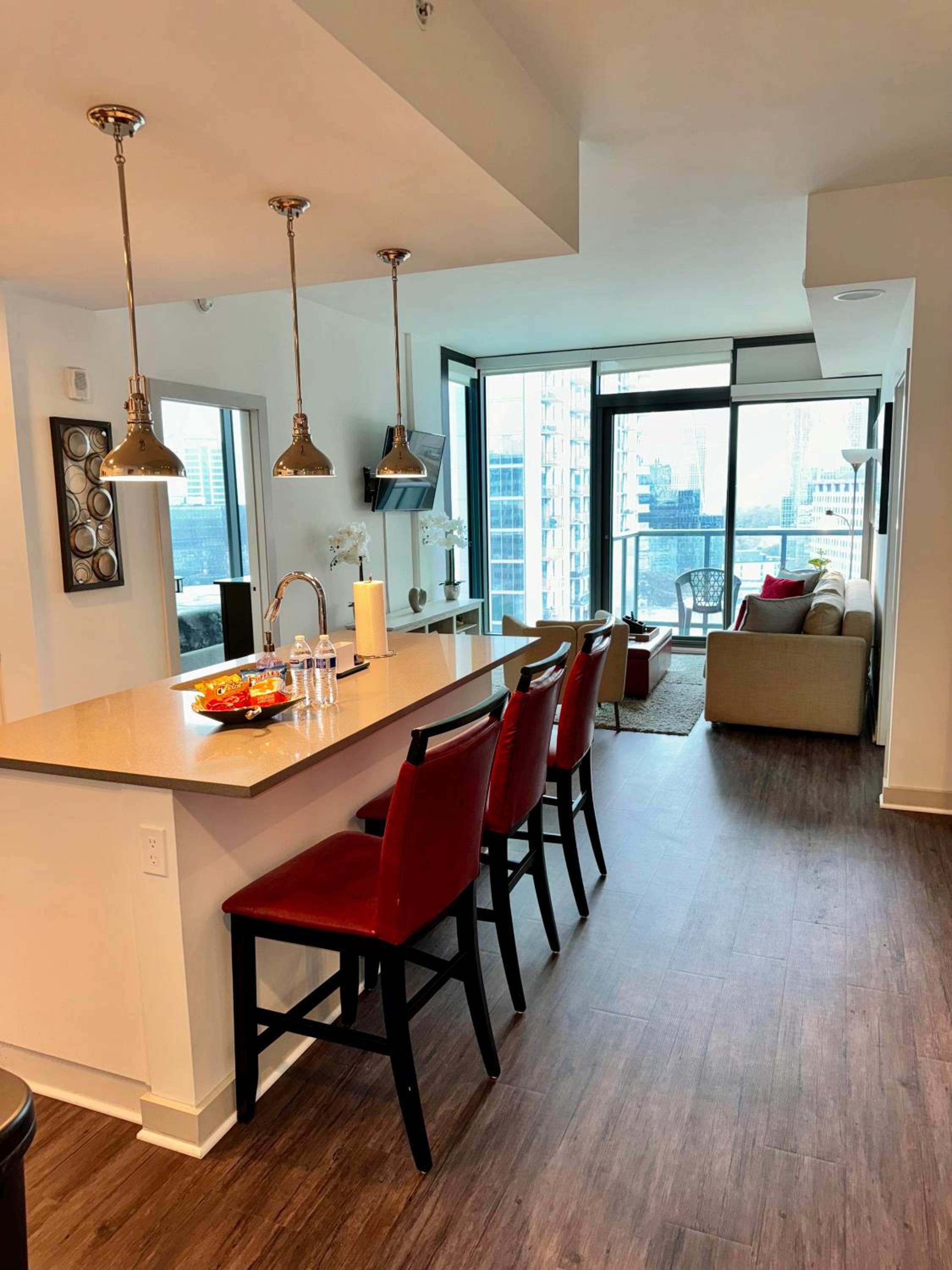 Atlanta Vacations - Ruby Getaway-Highrise, Balcony, Year-round Pool, City View! - Property Image 15