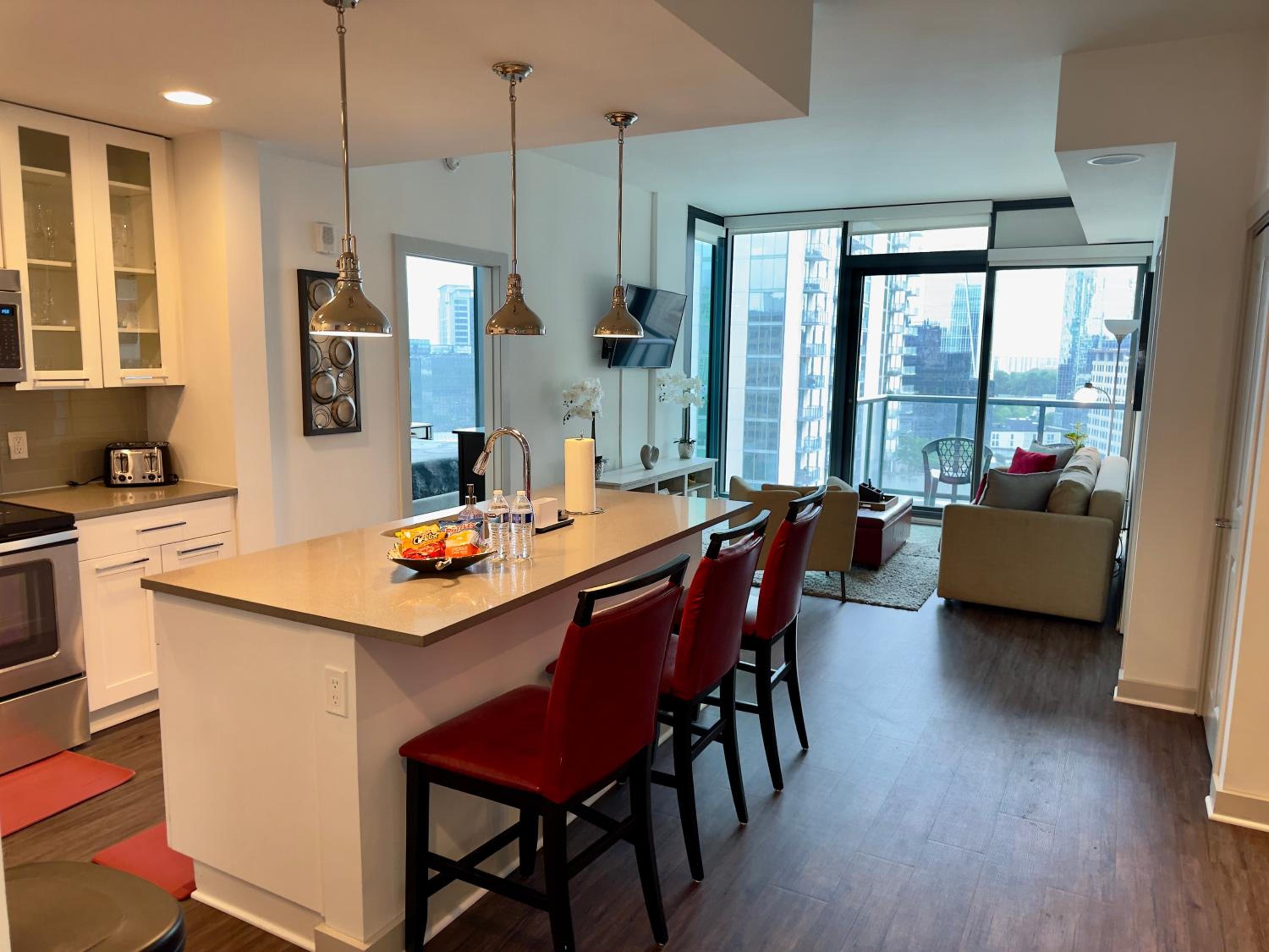 Atlanta Vacations - Ruby Getaway-Highrise, Balcony, Year-round Pool, City View! - Property Image 18