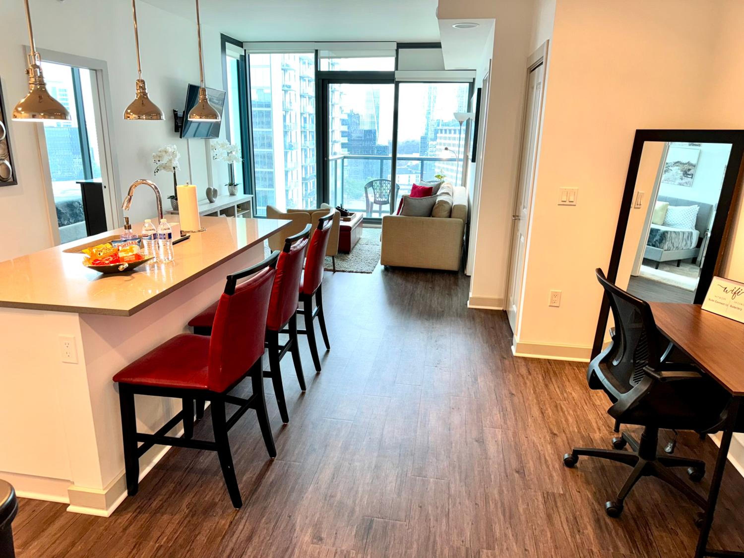 Atlanta Vacations - Ruby Getaway-Highrise, Balcony, Year-round Pool, City View! - Property Image 23