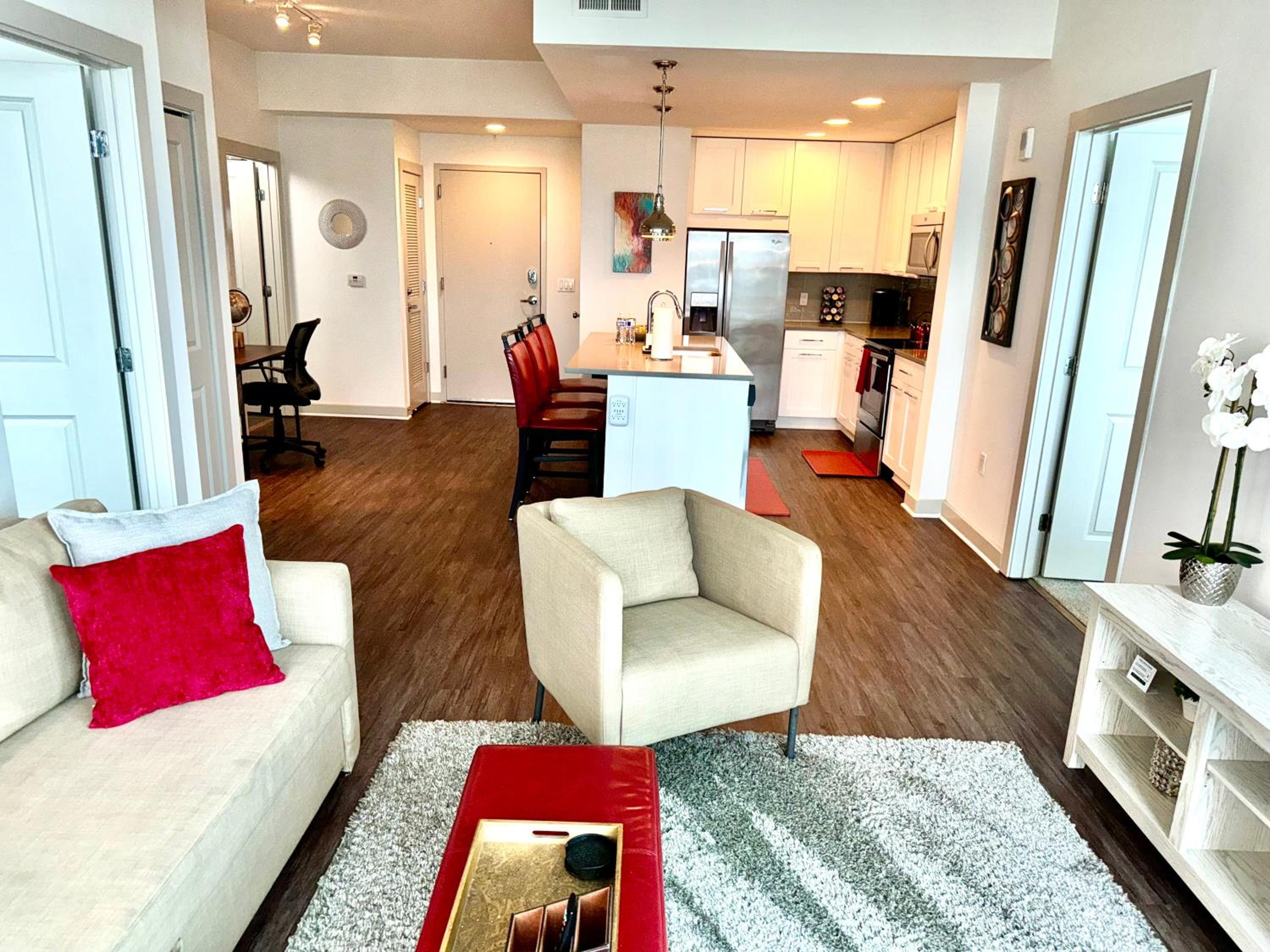 Atlanta Vacations - Ruby Getaway-Highrise, Balcony, Year-round Pool, City View! - Property Image 1