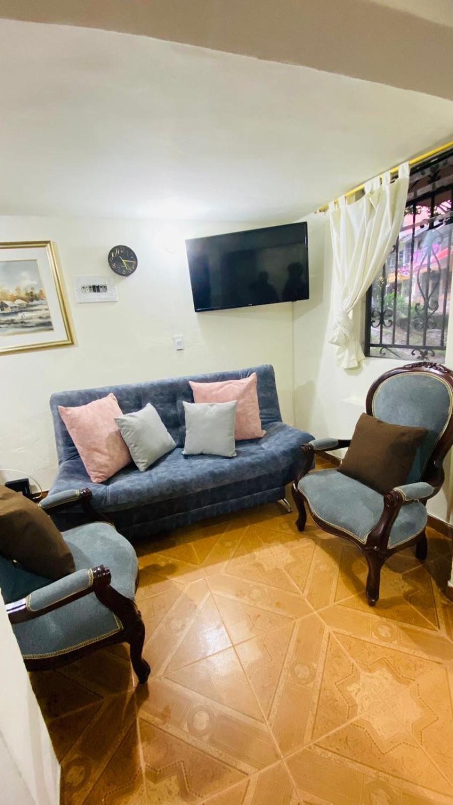 Casa Confortable 2 habitaciones, pateo , parqueadero