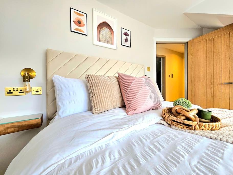Newly Renovated Gem - Free Parking & Modern Comfort view 5