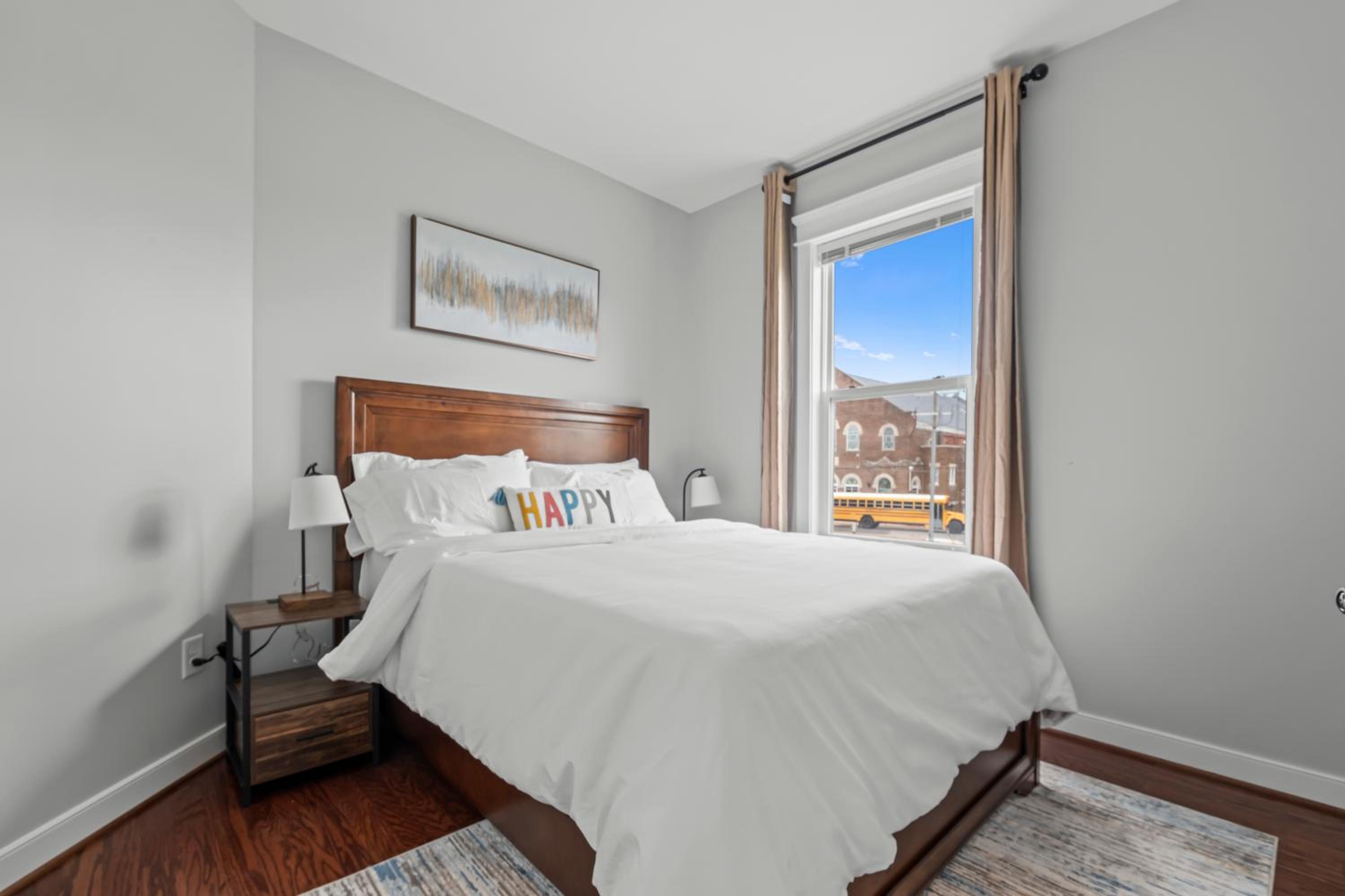 Richmond Gem, Free Parking, Quiet, Fenced,Walkable view 5