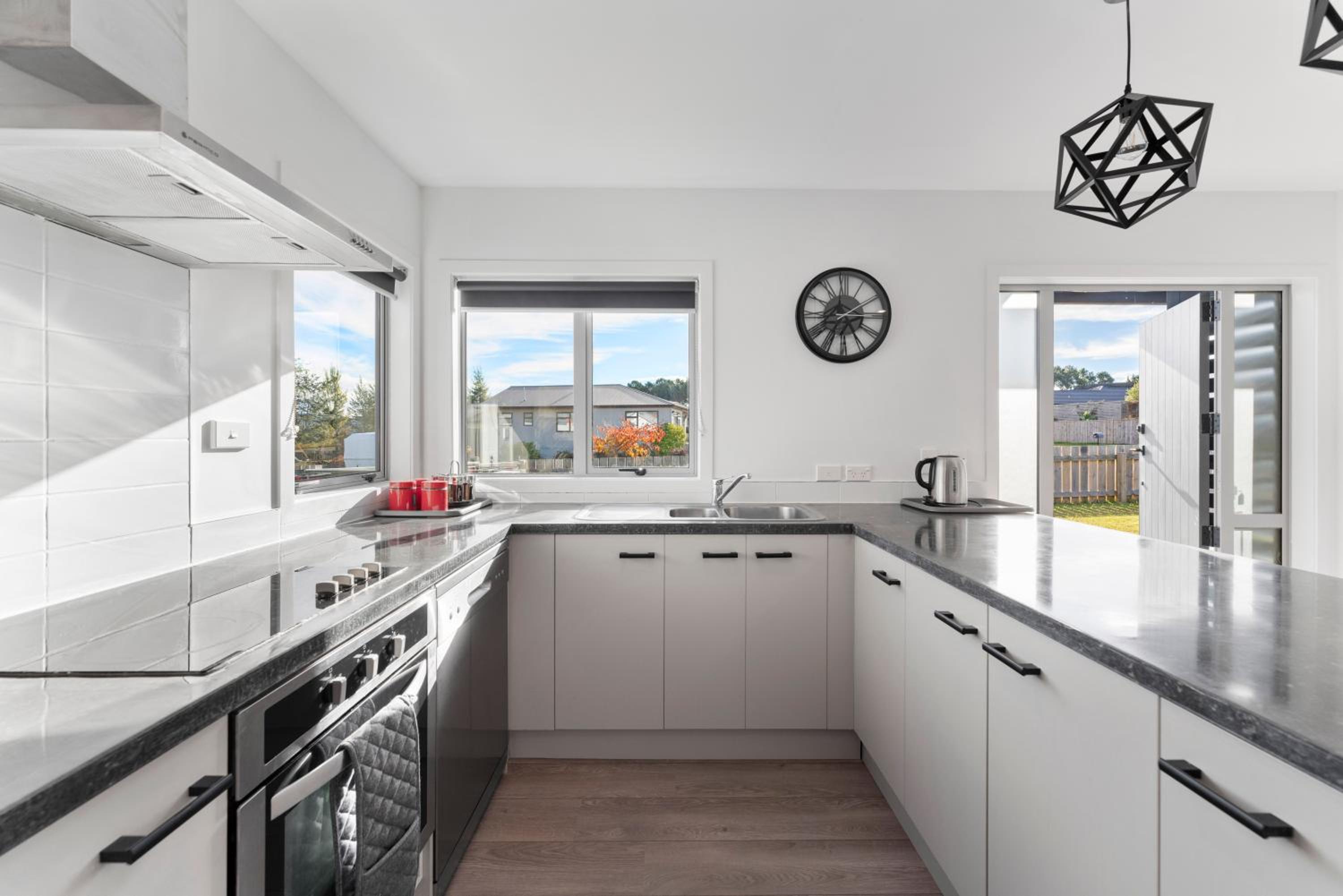 Motuoapa Getaway - Lake Taupo Holiday Home