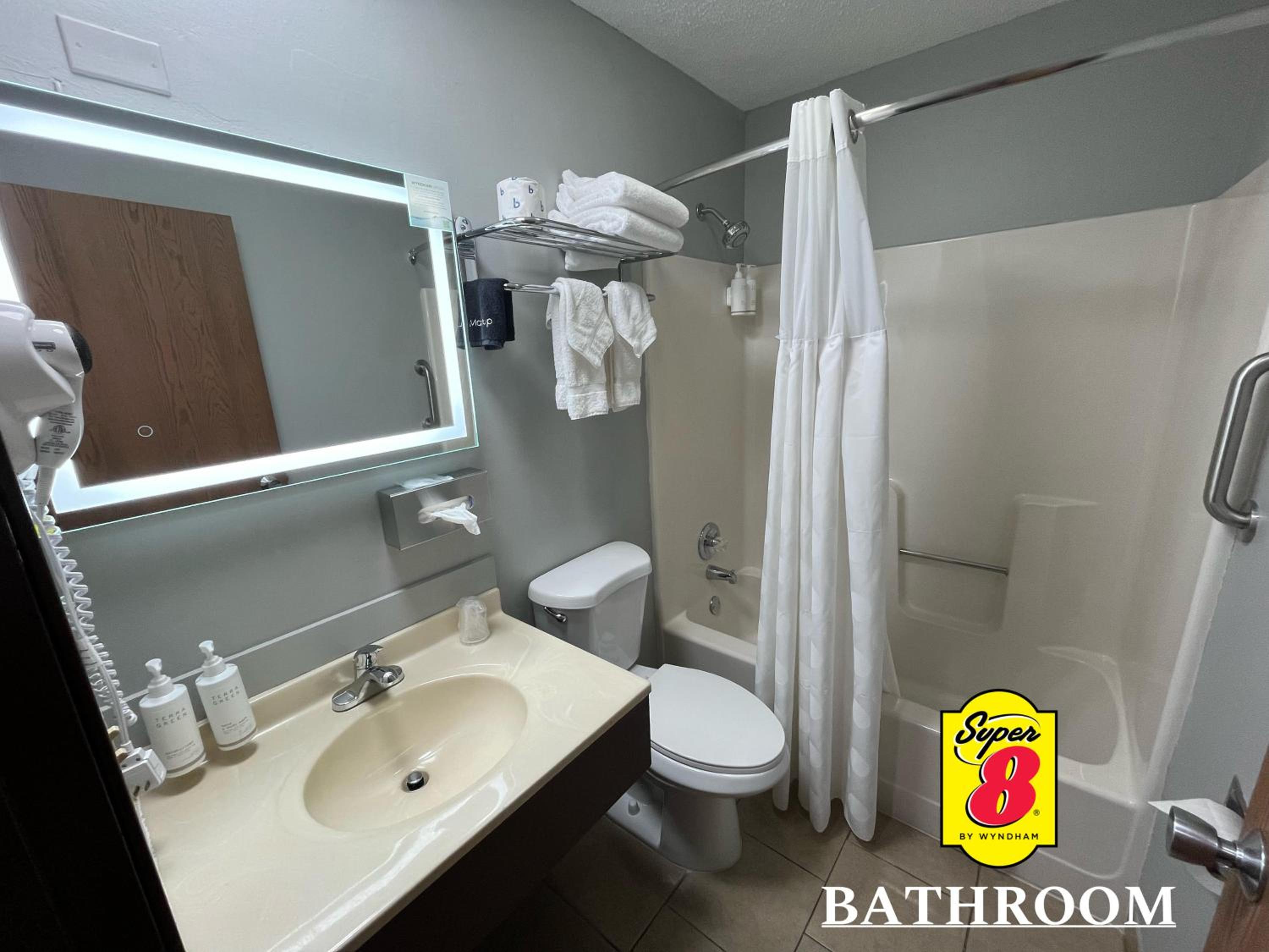 Emporia Vacations - Super 8 by Wyndham Emporia - Property Image 41