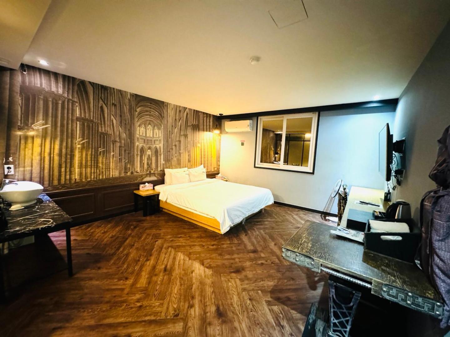 hotel room