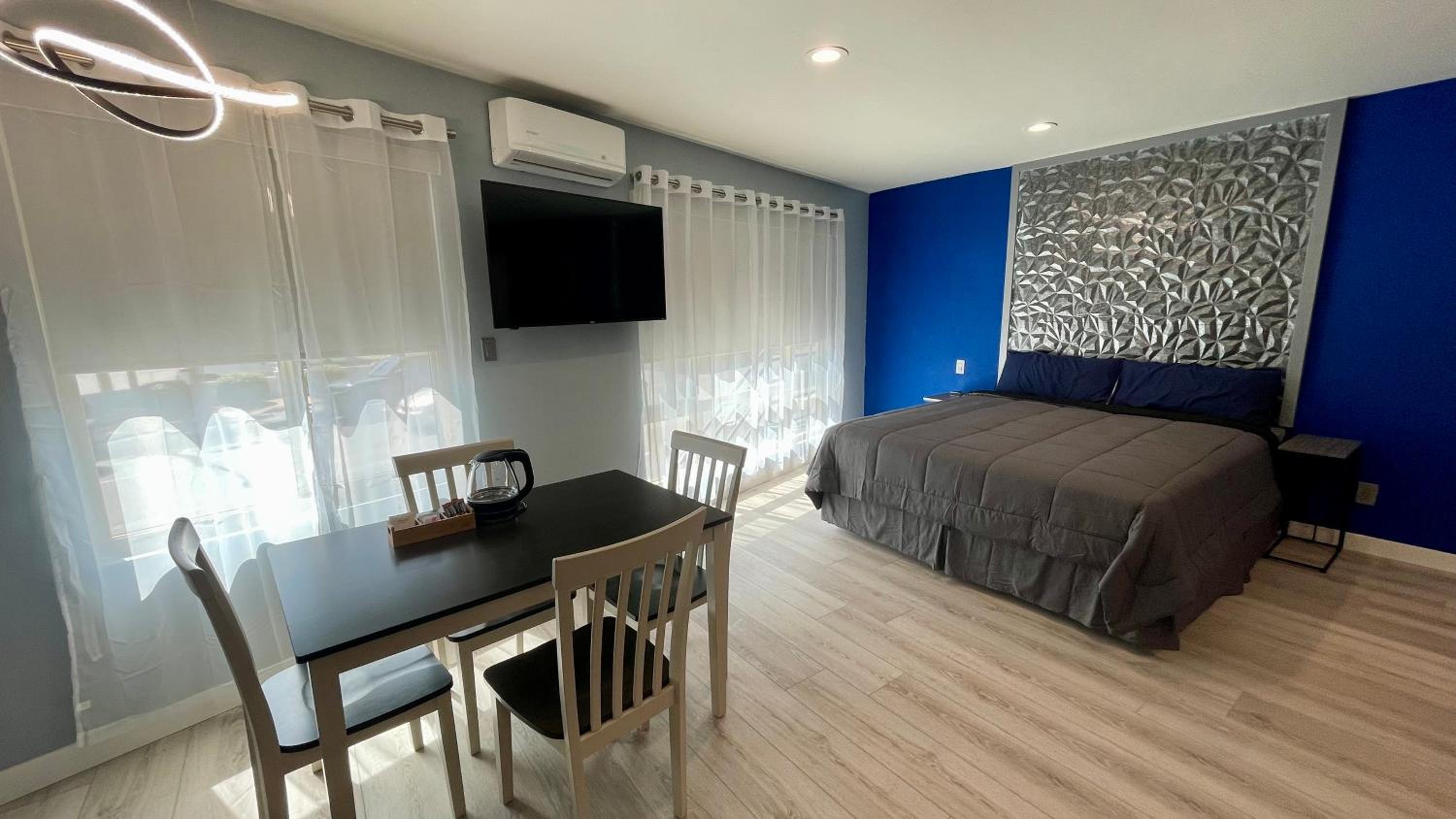 Quintessence ApartHotel