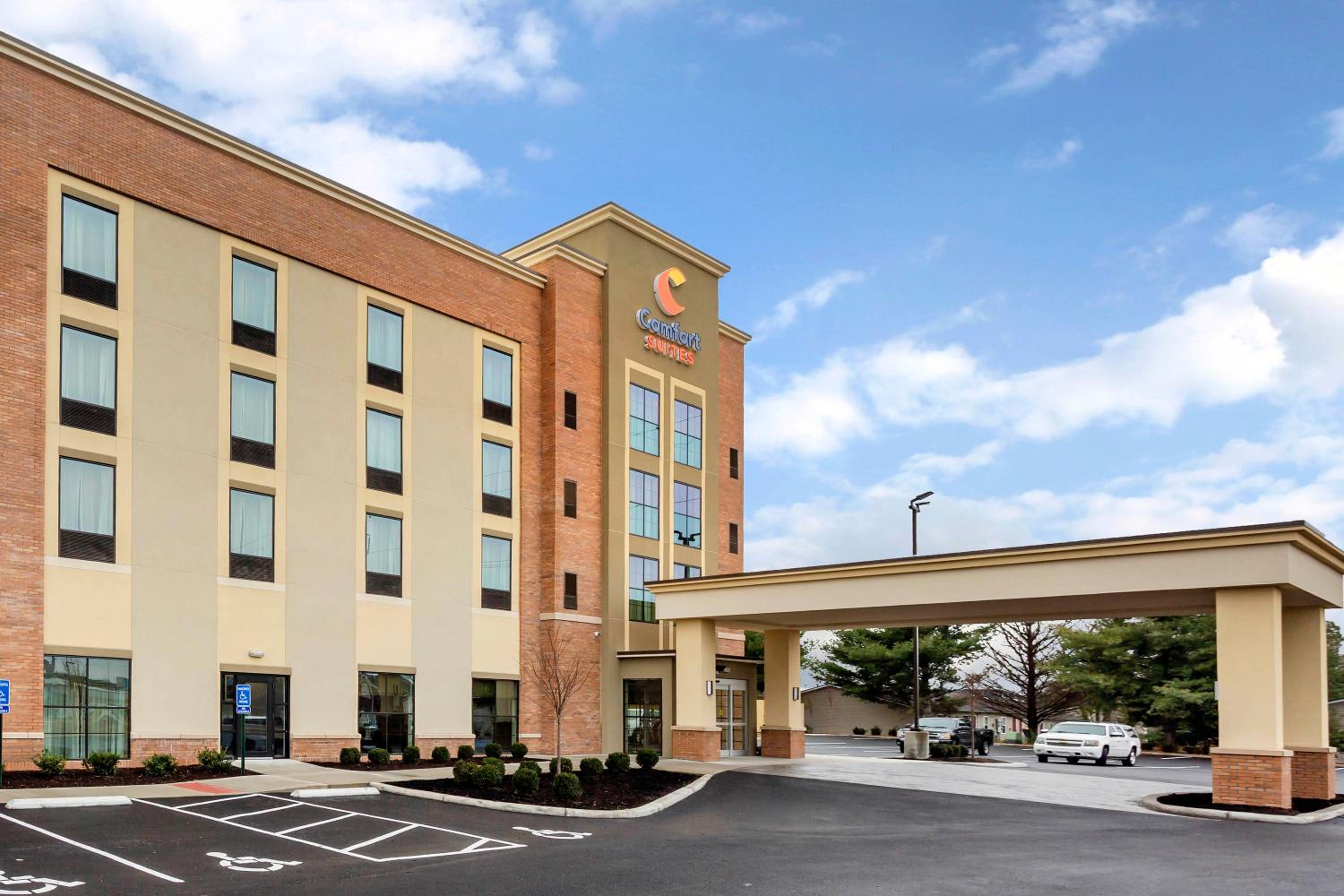Bowling Green Vacations - Comfort Suites - Property Image 1