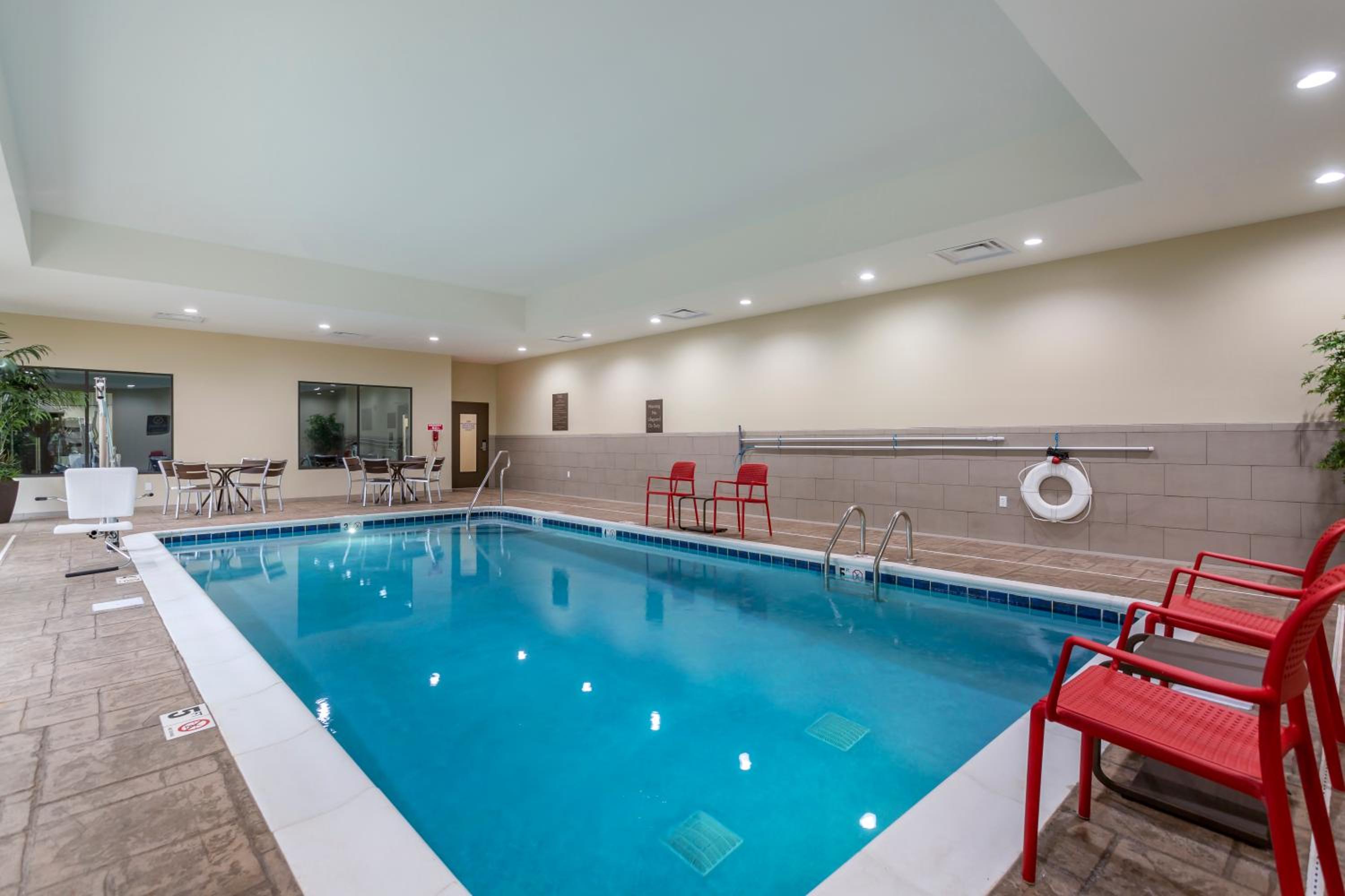 Bowling Green Vacations - Comfort Suites - Property Image 22