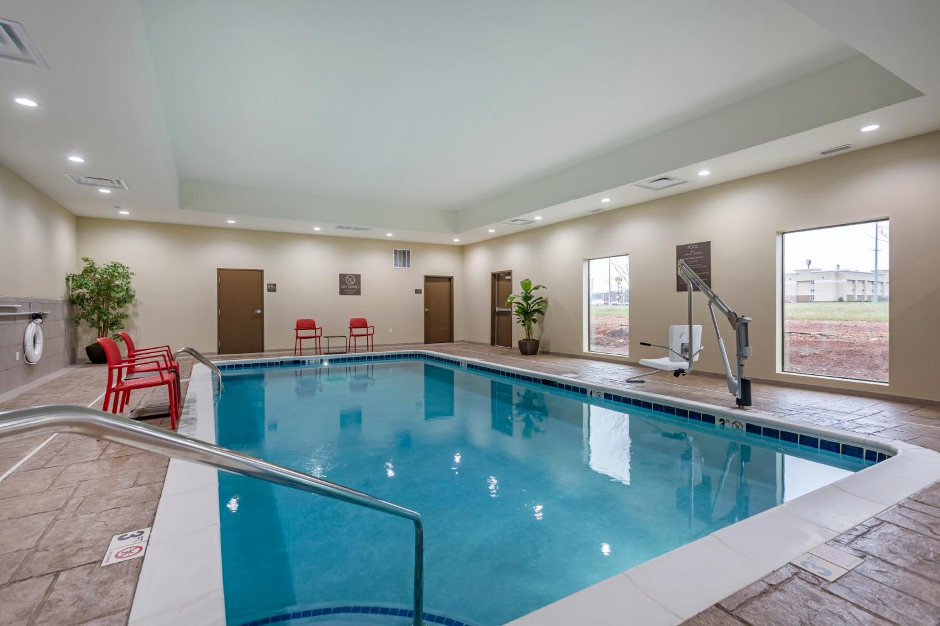 Bowling Green Vacations - Comfort Suites - Property Image 27