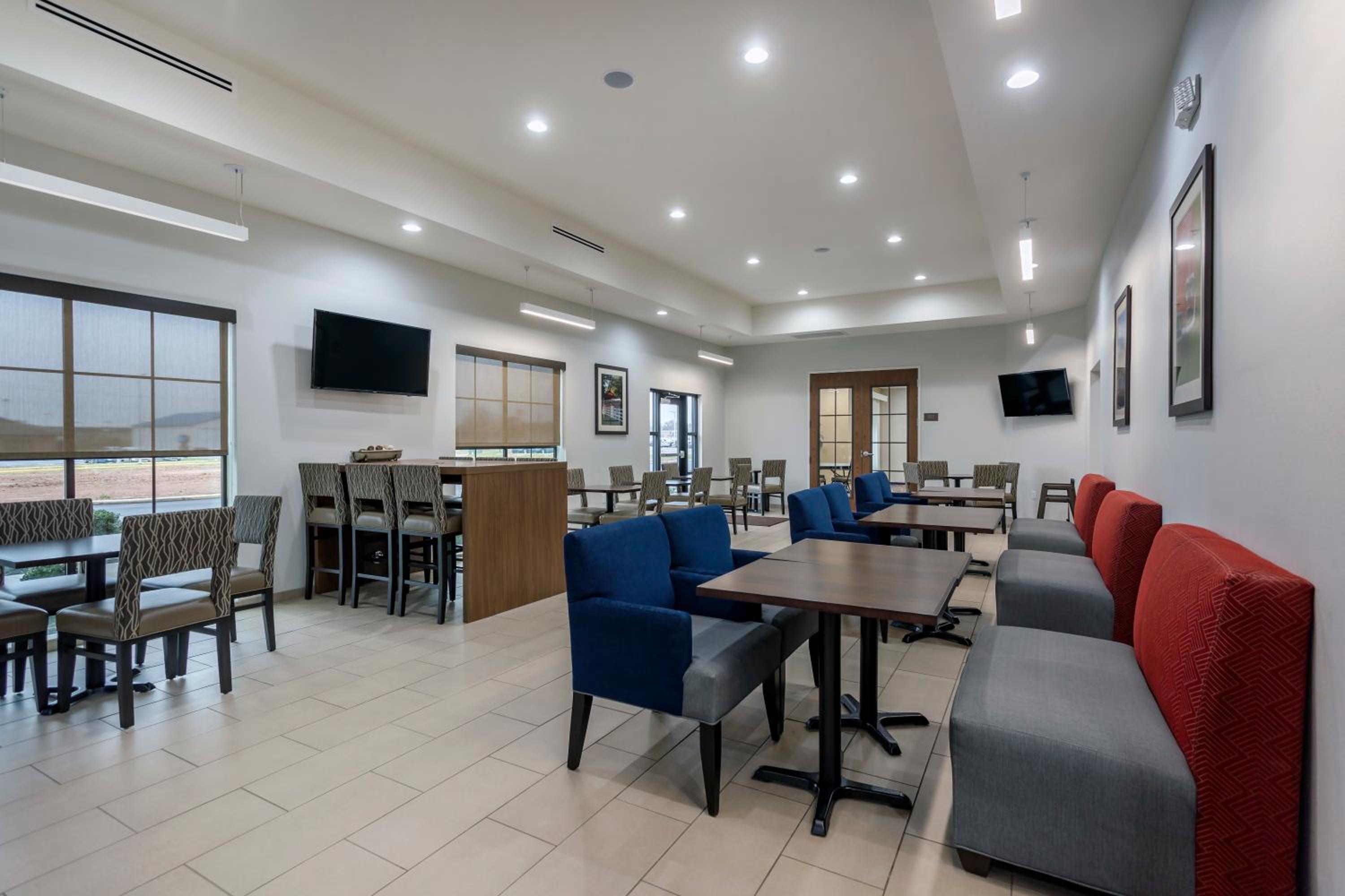 Bowling Green Vacations - Comfort Suites - Property Image 30