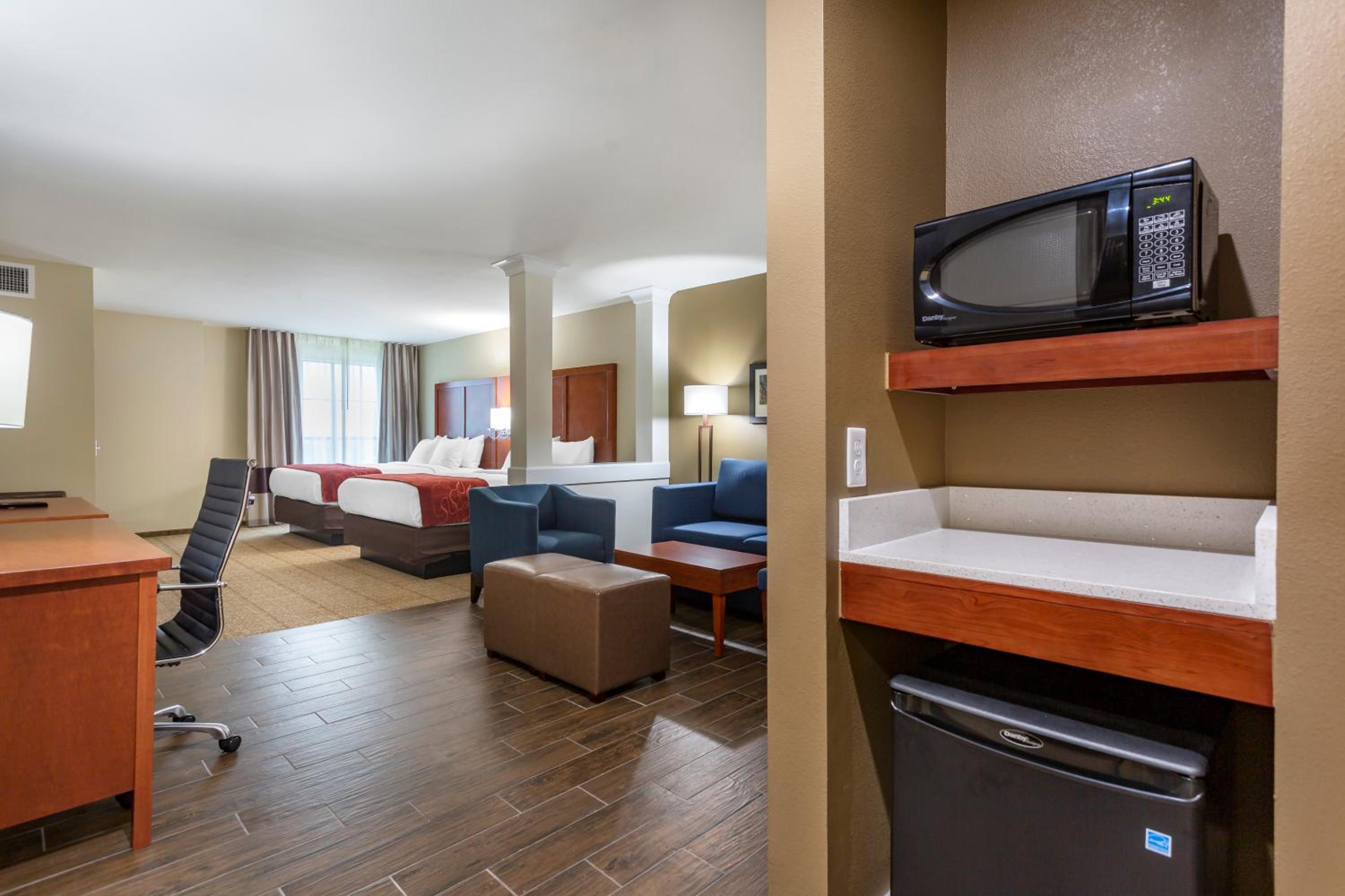 Bowling Green Vacations - Comfort Suites - Property Image 11