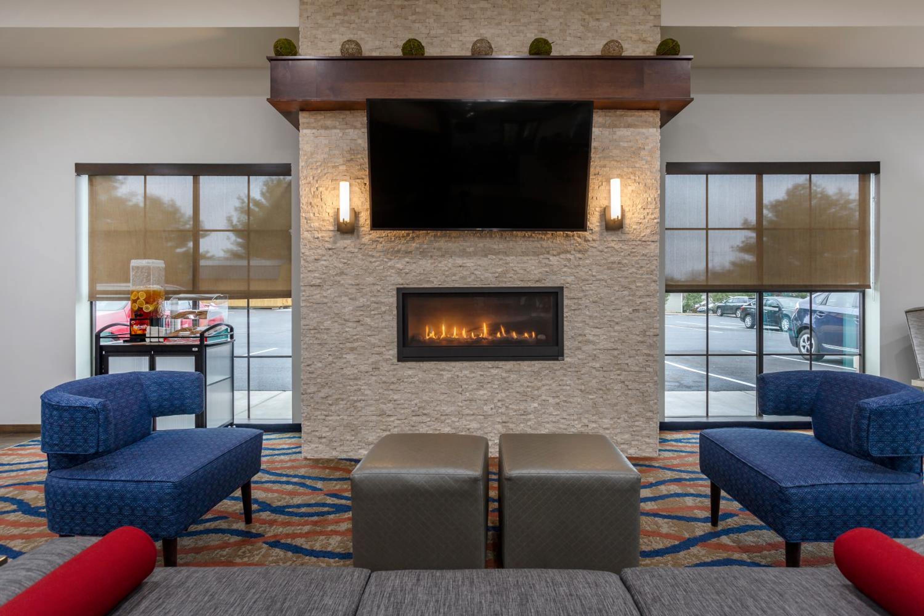 Bowling Green Vacations - Comfort Suites - Property Image 4