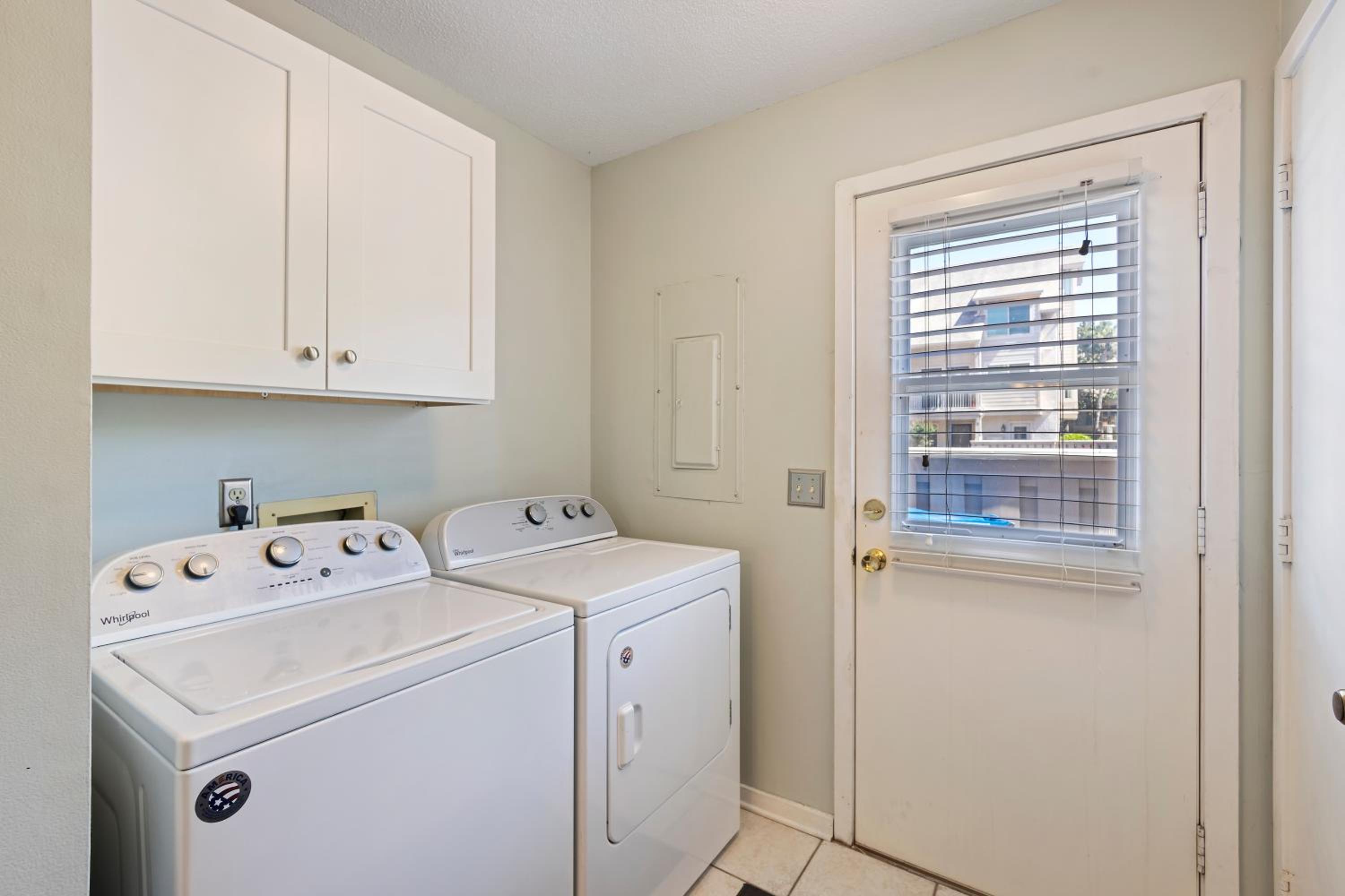 K in Master Q and T sleeper sofa sleeps 7 Bikes & Beach Gear included view 3