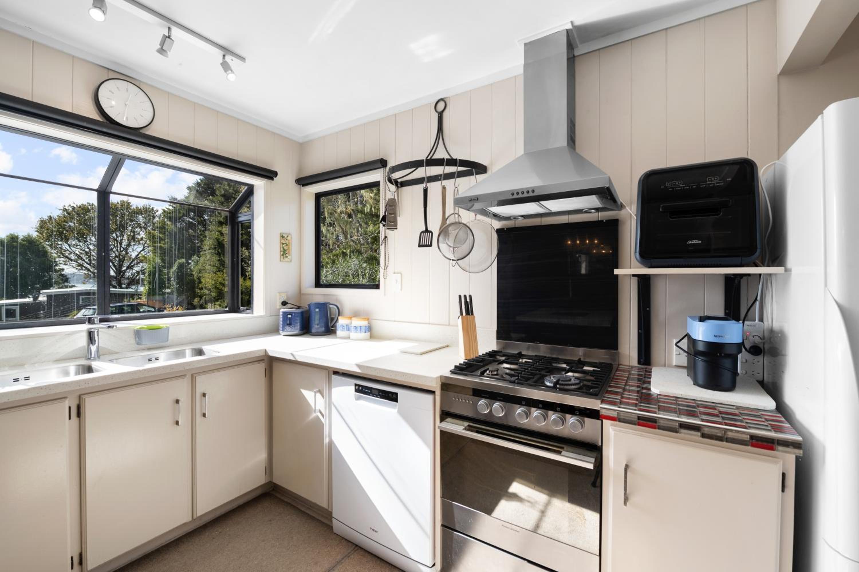 Kings Summer House - Paihia Holiday Home