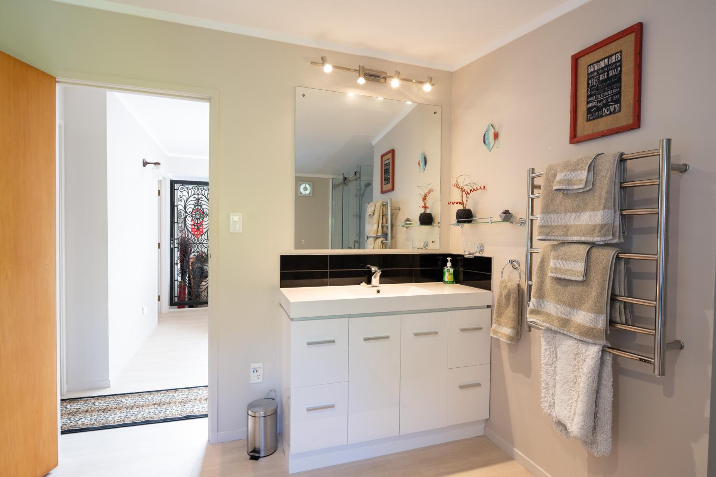 Kings Summer House - Paihia Holiday Home